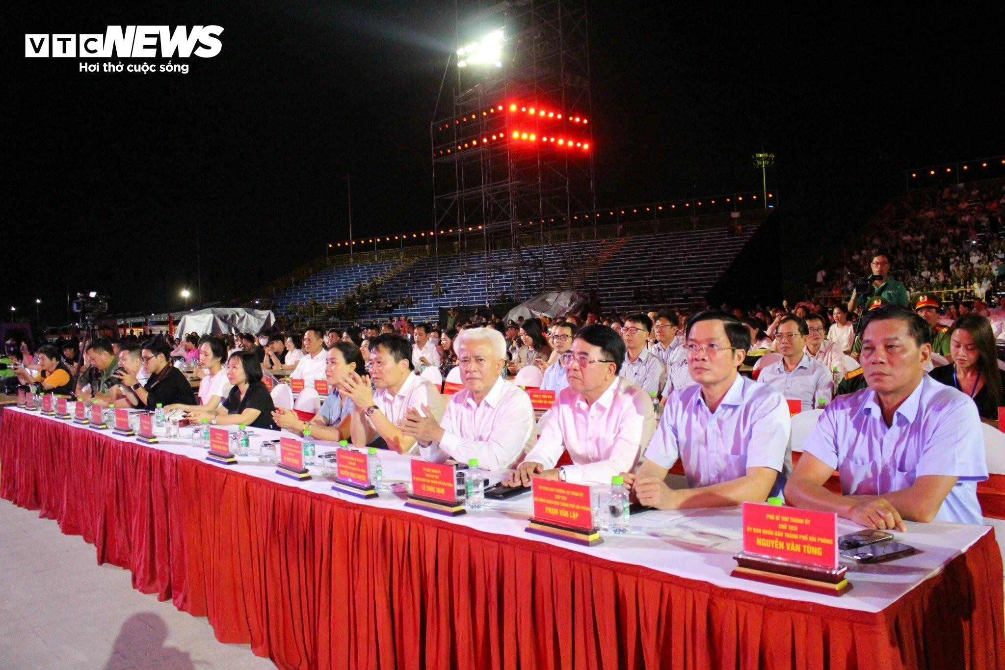 Sân khấu Lễ hội Hoa phượng đỏ có sức chứa 18.000 người ở Hải Phòng - 3