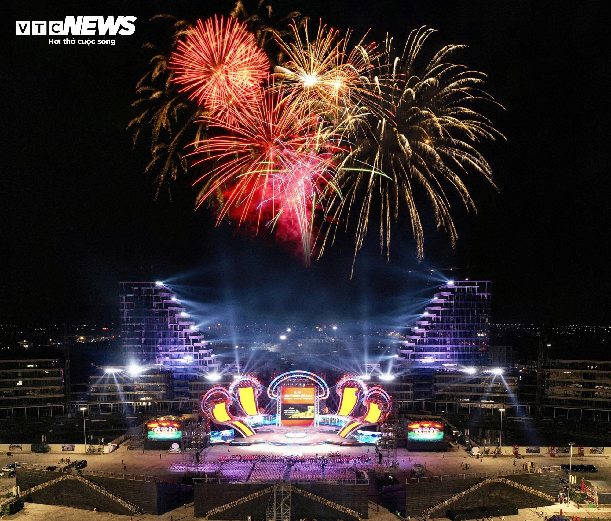 Sân khấu Lễ hội Hoa phượng đỏ có sức chứa 18.000 người ở Hải Phòng - 30