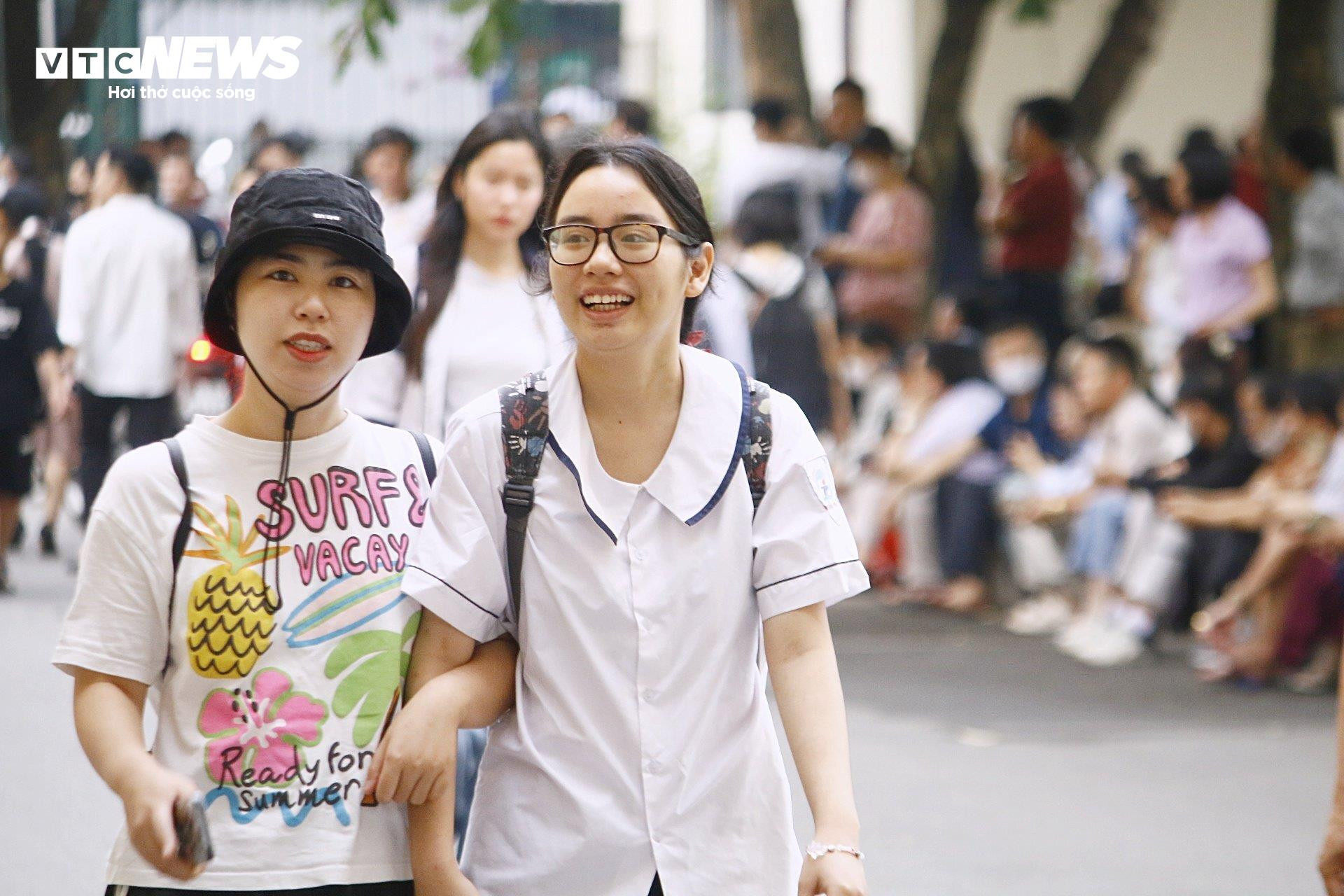 Dậy từ 4h đi thi đánh giá năng lực, viết tiếp ước mơ làm giáo viên của mẹ - 3