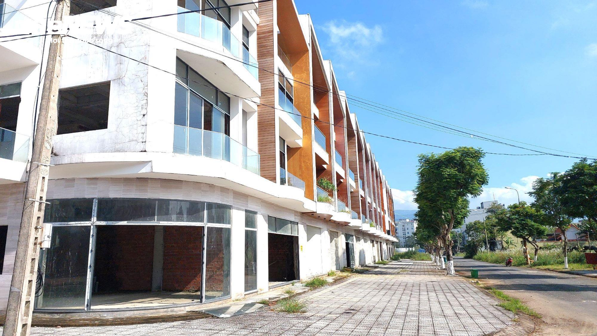 Loạt shophouse tiền tỷ bỏ hoang bên sông Hàn thành tụ điểm con nghiện tiêm chích - 2