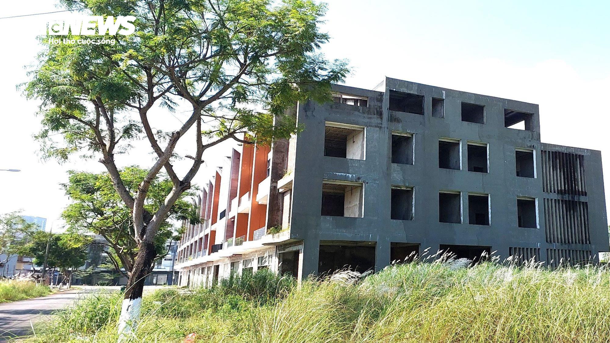 Loạt shophouse tiền tỷ bỏ hoang bên sông Hàn thành tụ điểm con nghiện tiêm chích - 11