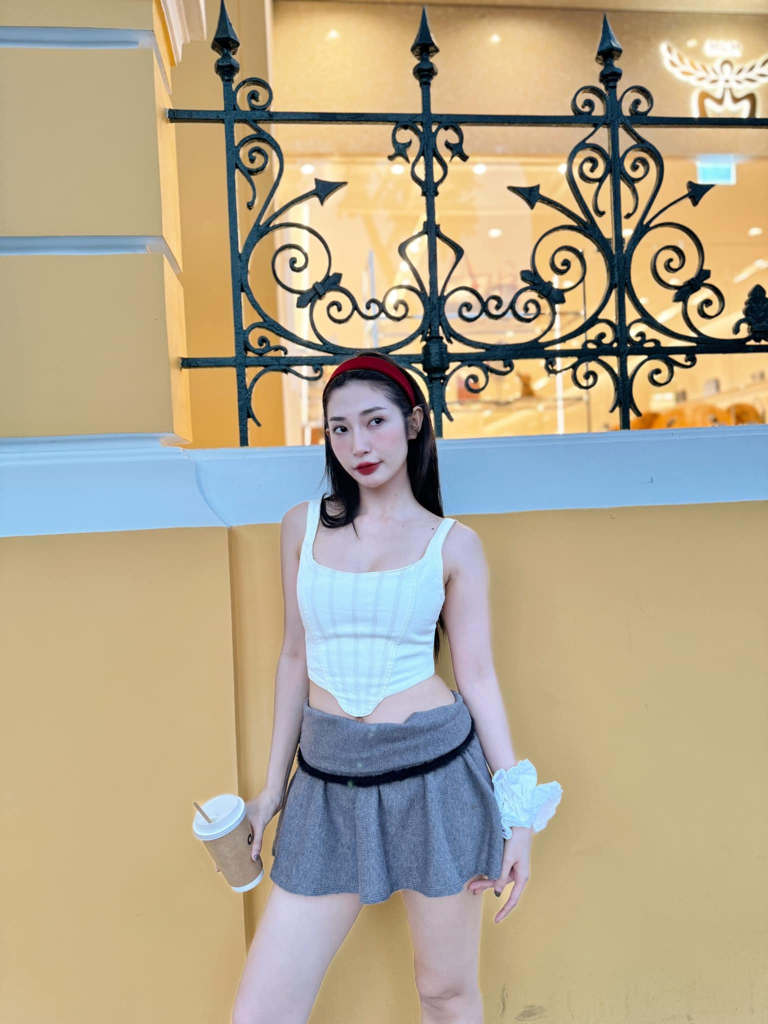 Sao Việt 12/5: Lệ Quyên gợi cảm với đầm xẻ sâu, NSND Hồng Vân khoe con gái cưng - 5