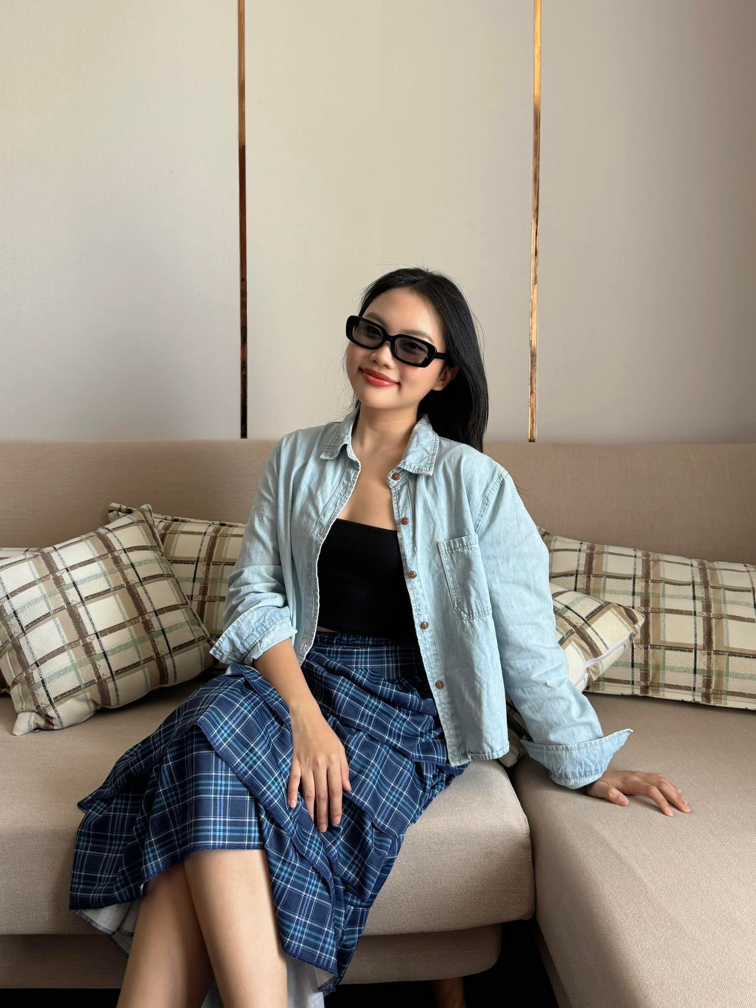 Sao Việt 12/5: Lệ Quyên gợi cảm với đầm xẻ sâu, NSND Hồng Vân khoe con gái cưng - 6