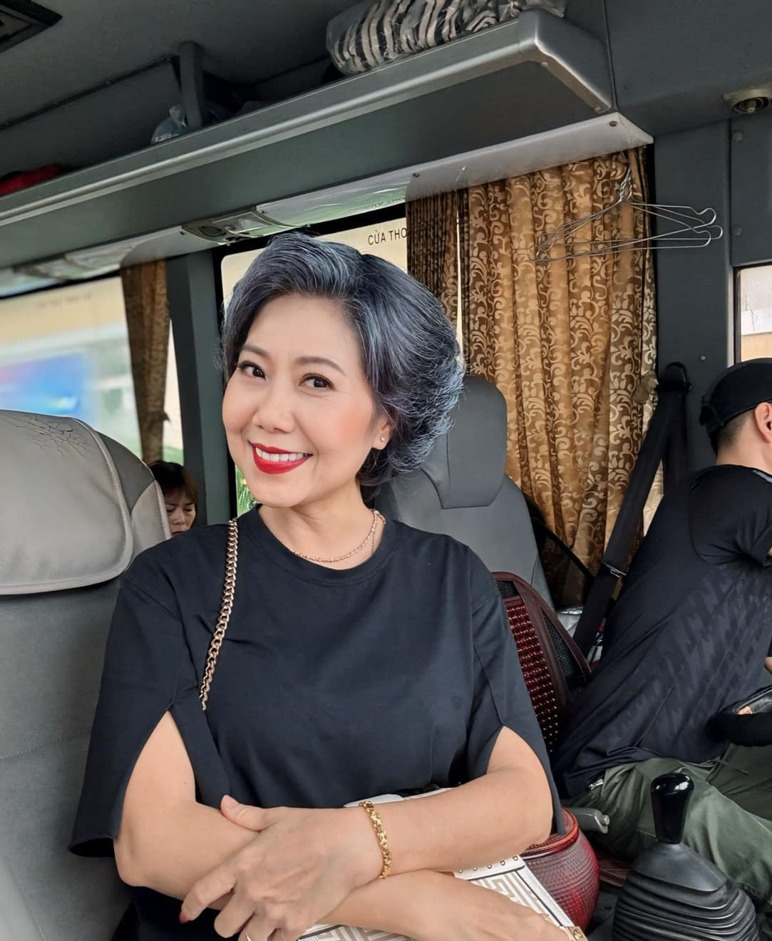 Sao Việt 12/5: Lệ Quyên gợi cảm với đầm xẻ sâu, NSND Hồng Vân khoe con gái cưng - 7