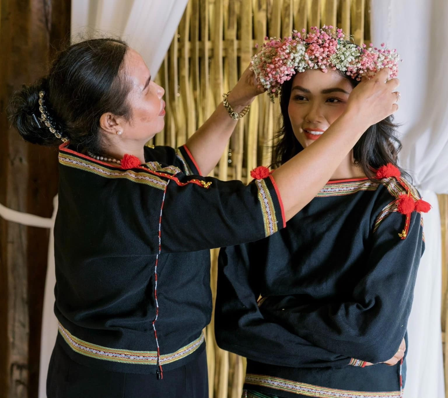 Sao Việt 12/5: Lệ Quyên gợi cảm với đầm xẻ sâu, NSND Hồng Vân khoe con gái cưng - 8