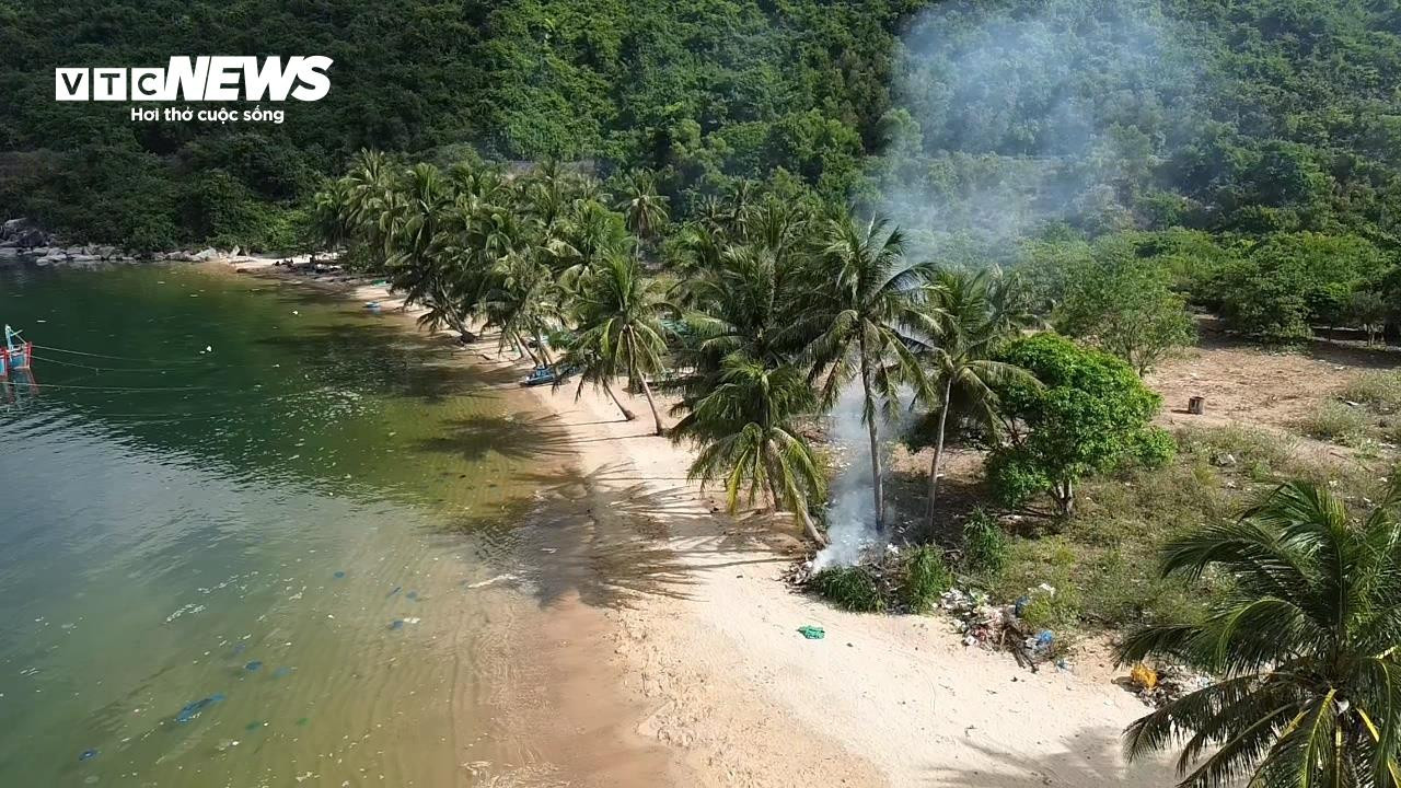 Vịnh Vũng Rô được dọn sạch rác sau phản ánh của báo chí - 7