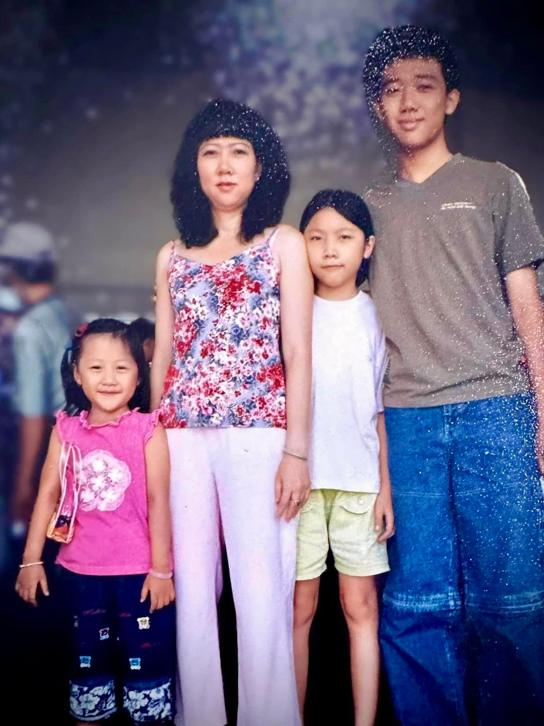 Sao Việt 15/5: Trấn Thành đăng ảnh hiếm ngày nhỏ, Trường Giang khoe hậu phương - 1