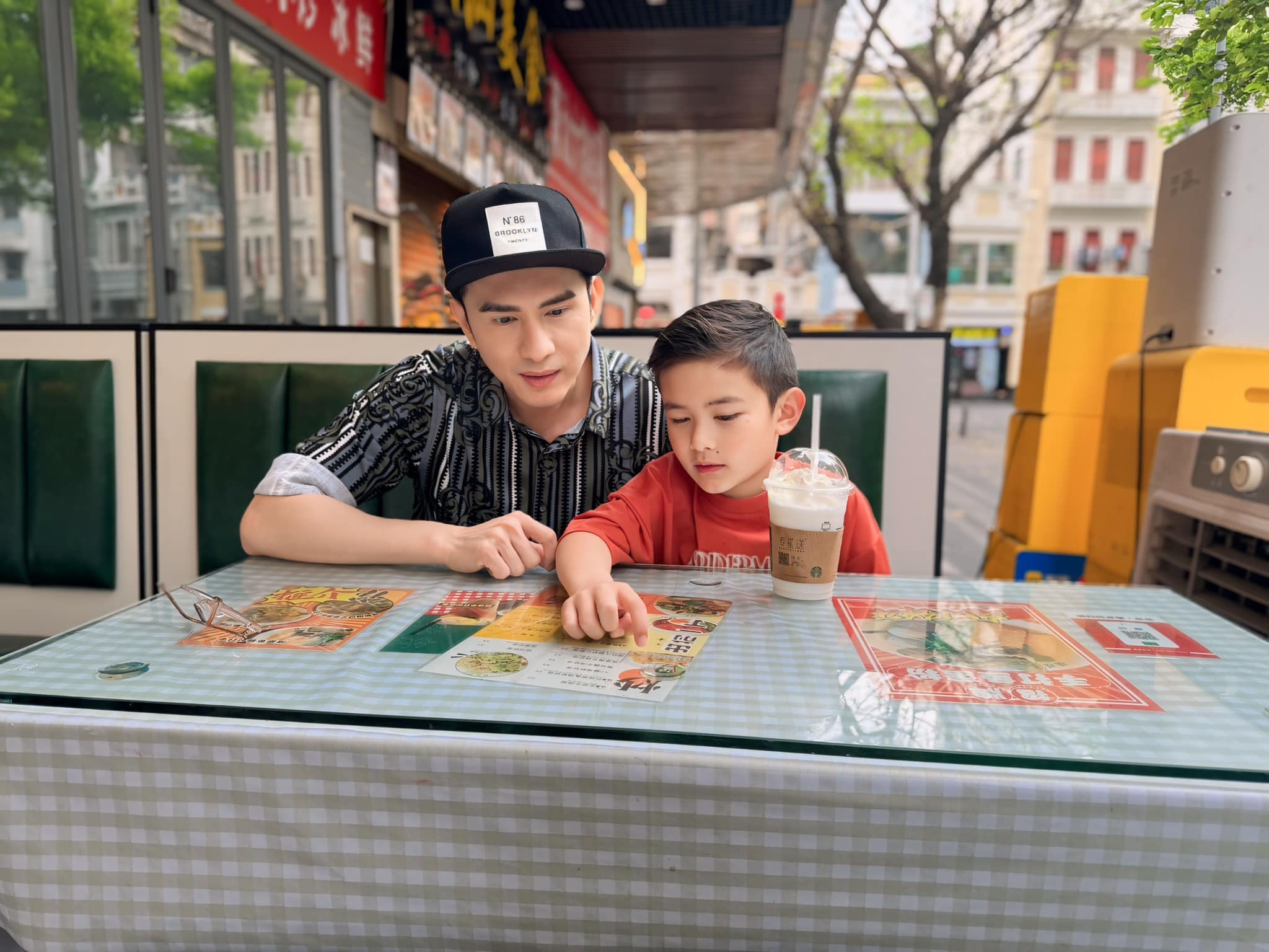 Sao Việt 15/5: Trấn Thành đăng ảnh hiếm ngày nhỏ, Trường Giang khoe hậu phương - 6