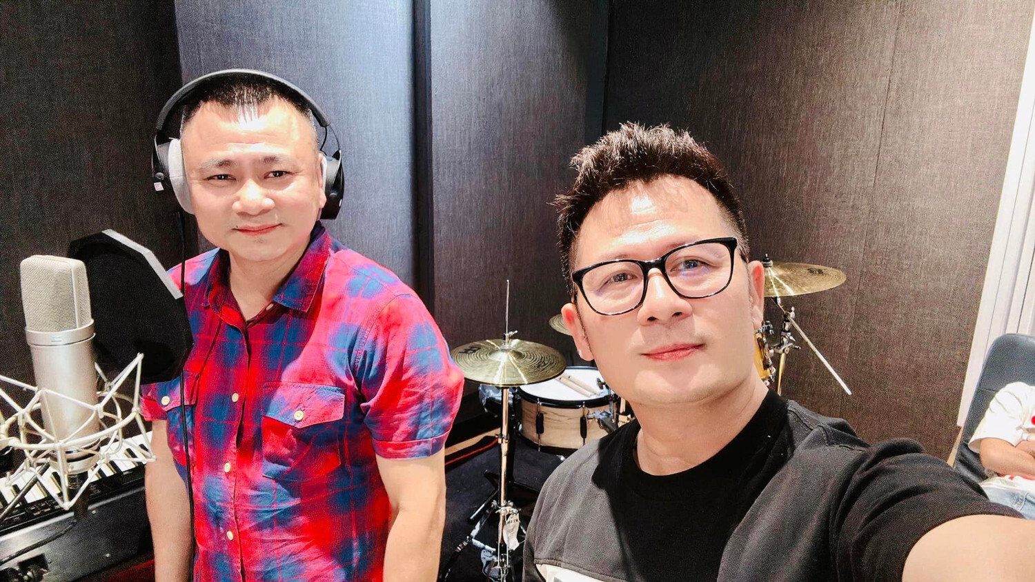 Sao Việt 15/5: Trấn Thành đăng ảnh hiếm ngày nhỏ, Trường Giang khoe hậu phương - 10