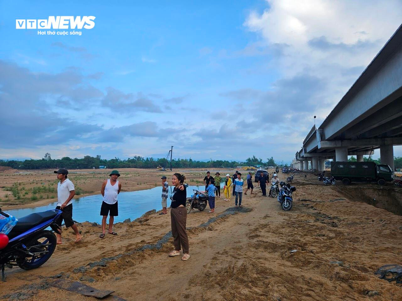 Lật ghe trên sông khiến 2 người mất tích tại Phú Yên: Đã tìm thấy 1 nạn nhân - 5