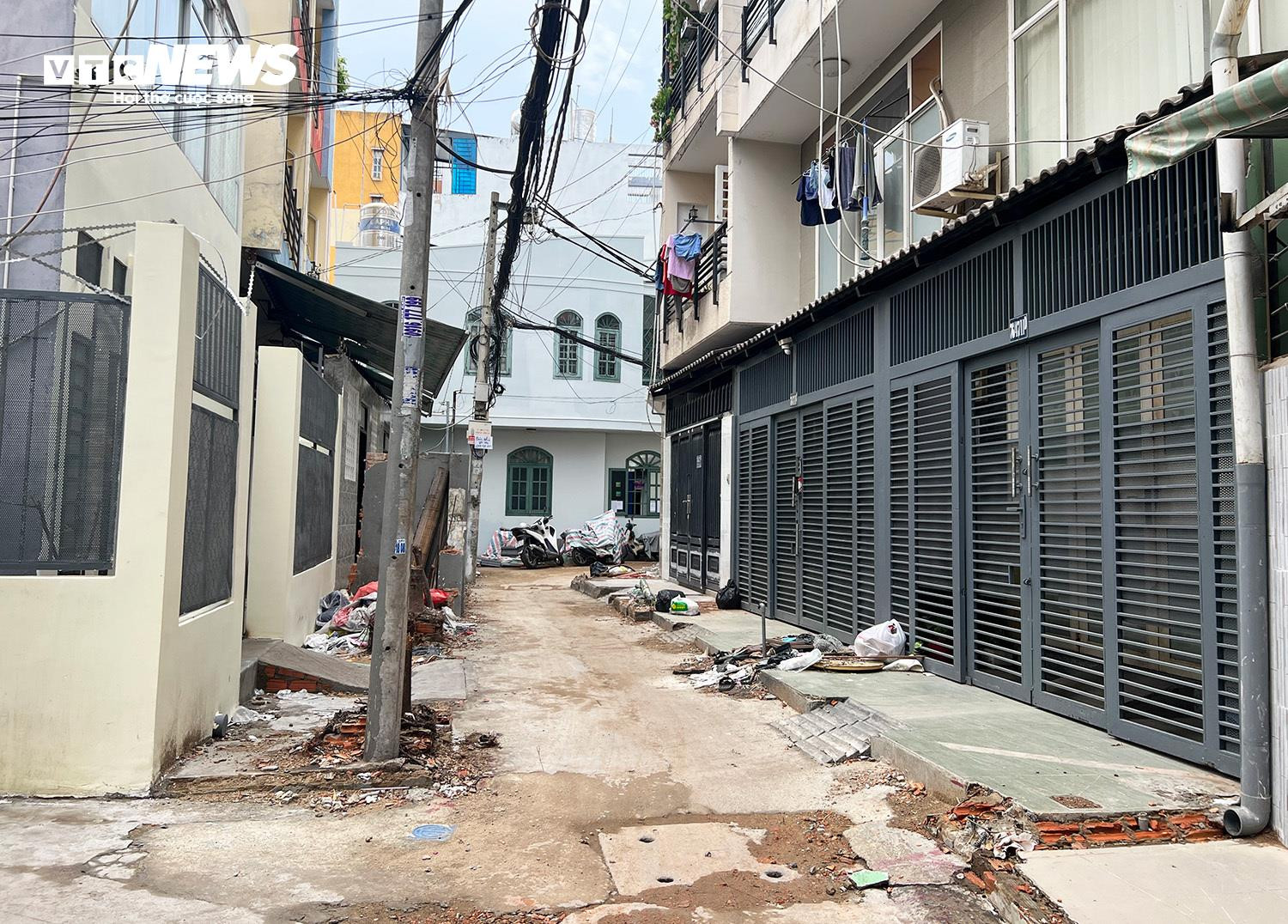 Hiến đất mở đường trong những con hẻm chật hẹp ở TP.HCM - 10