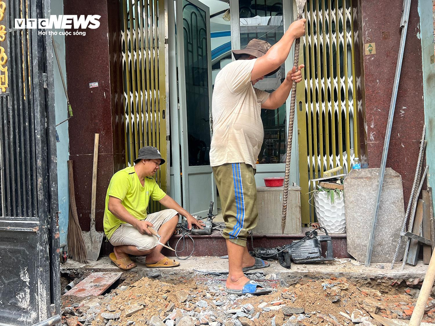 Hiến đất mở đường trong những con hẻm chật hẹp ở TP.HCM - 6