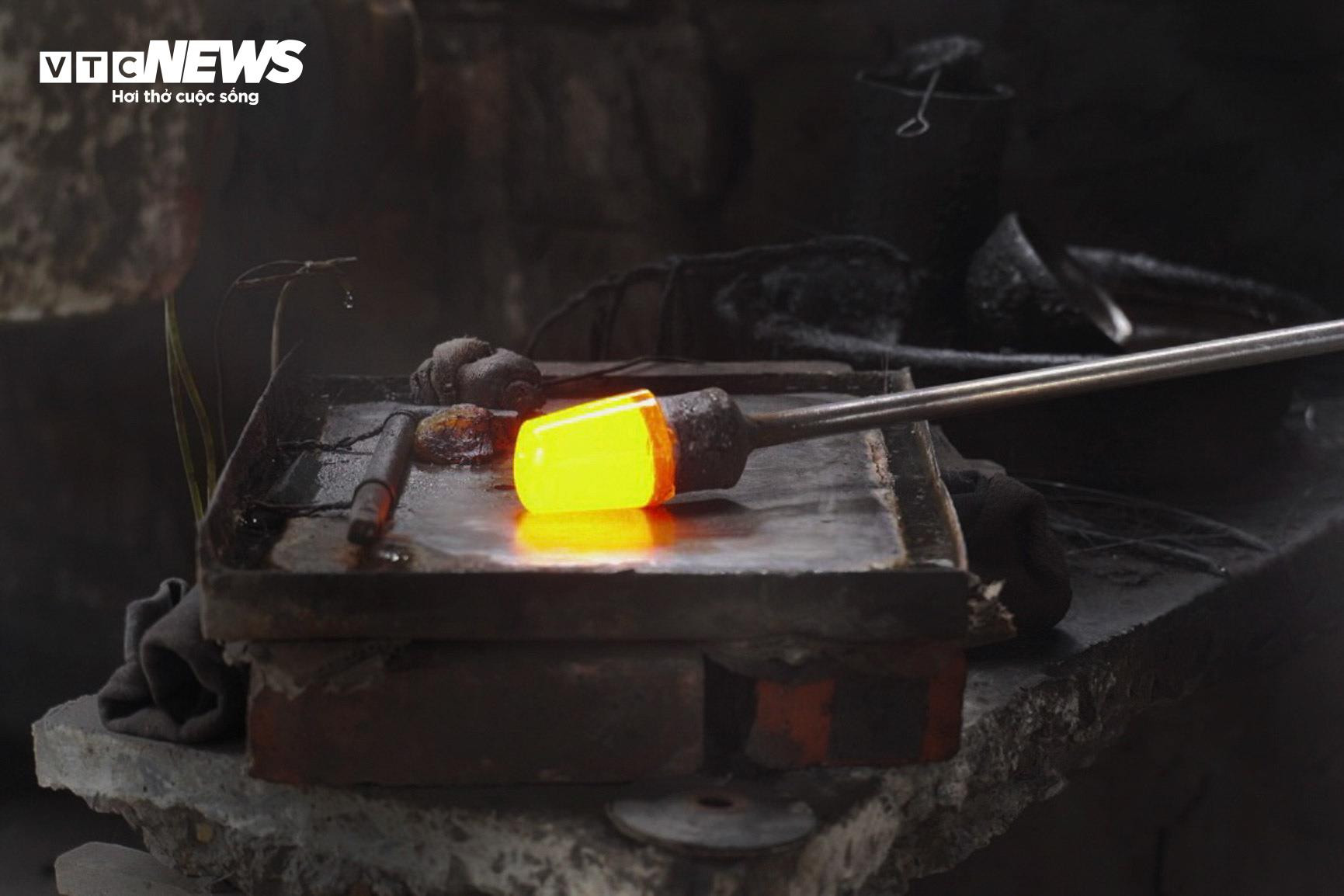 Về làng nghề làm cốc bia hơi ‘cóc gặm’ nổi tiếng Thành Nam - 9