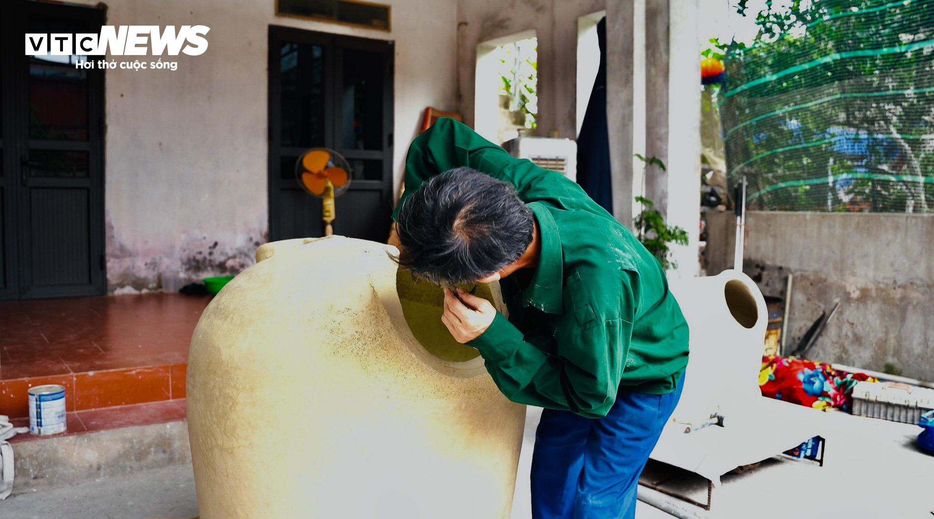 Về làng nghề làm cốc bia hơi ‘cóc gặm’ nổi tiếng Thành Nam - 3