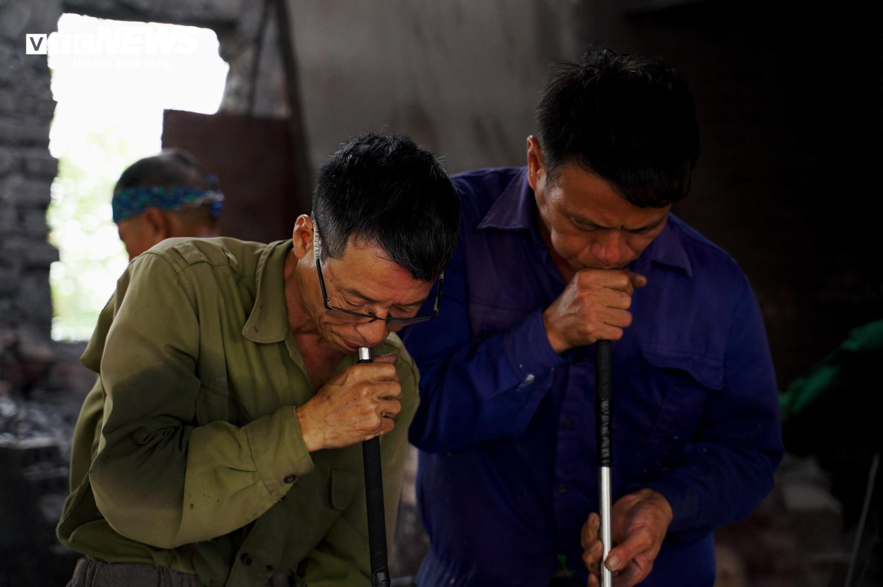 Về làng nghề làm cốc bia hơi ‘cóc gặm’ nổi tiếng Thành Nam - 10