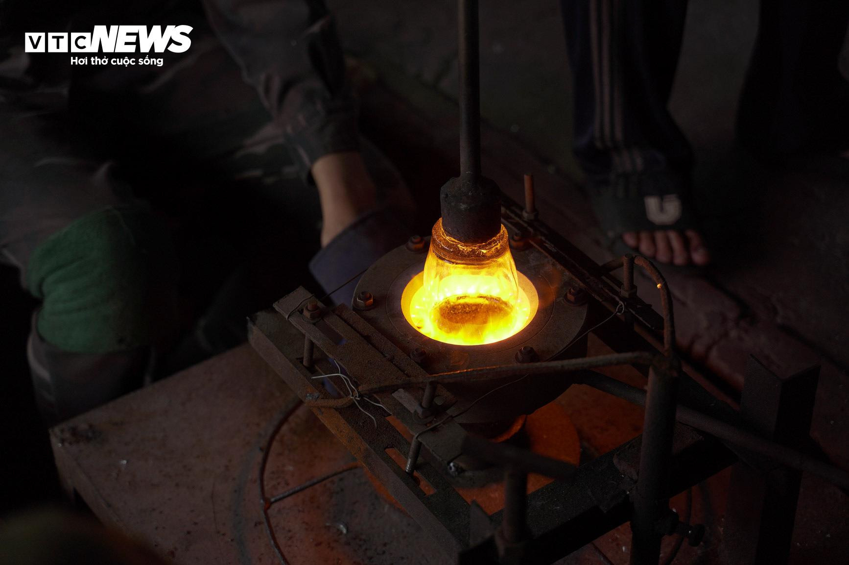 Về làng nghề làm cốc bia hơi ‘cóc gặm’ nổi tiếng Thành Nam - 17