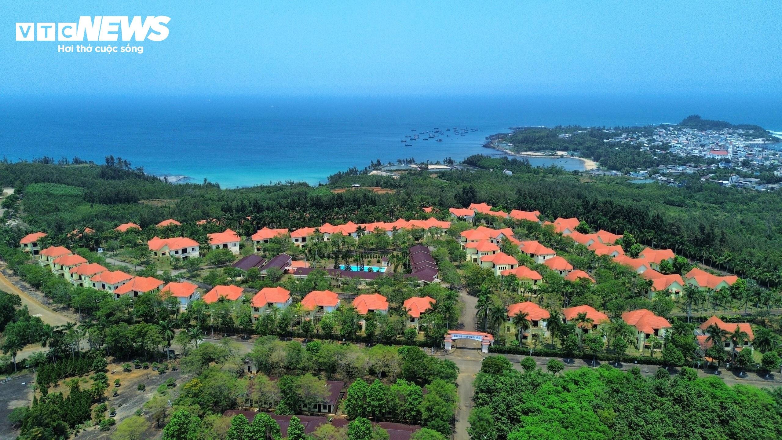 Cận cảnh khu biệt thự cả trăm tỷ đồng rơi cảnh đìu hiu ở Quảng Ngãi - 7