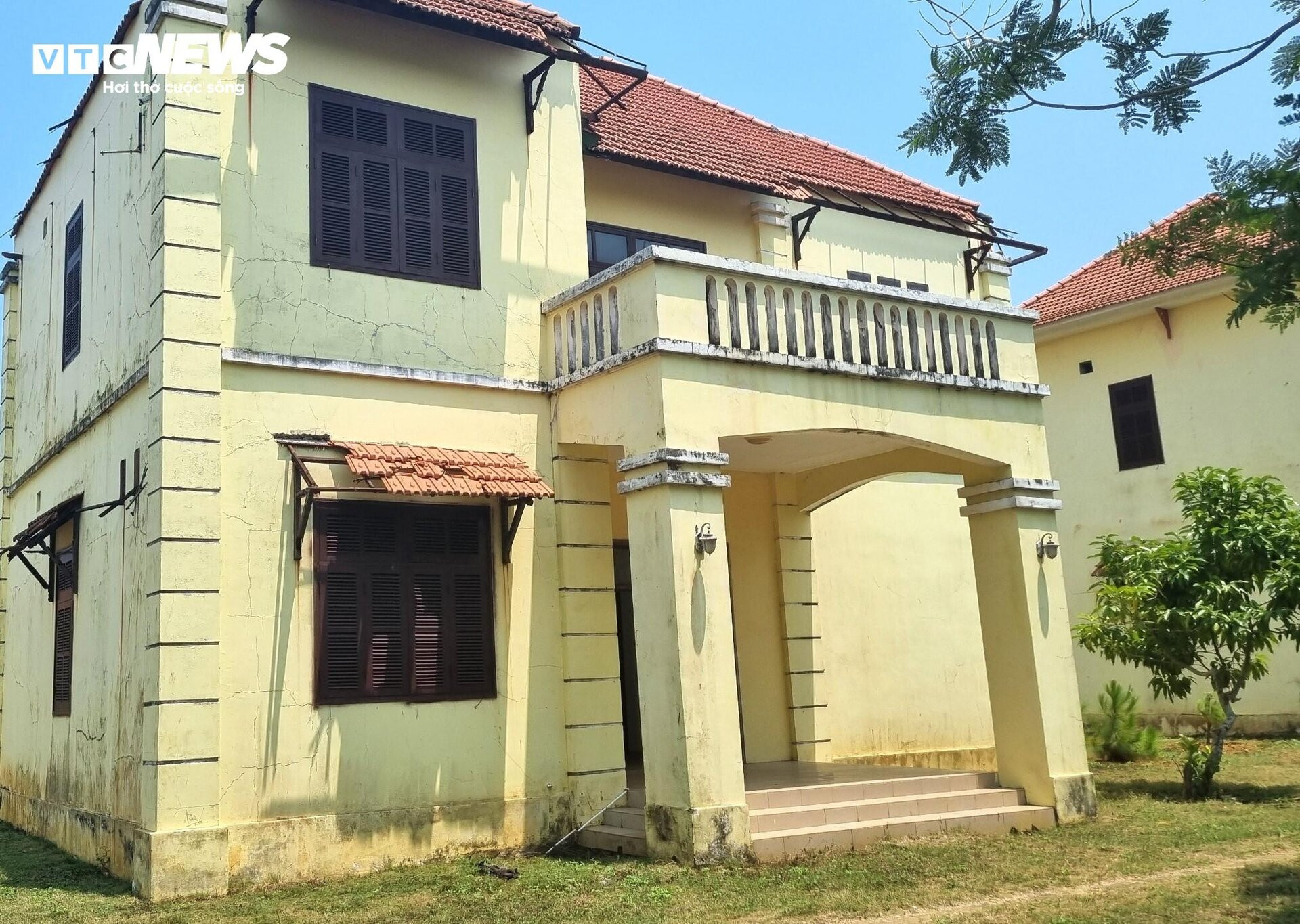 Cận cảnh khu biệt thự cả trăm tỷ đồng rơi cảnh đìu hiu ở Quảng Ngãi - 8