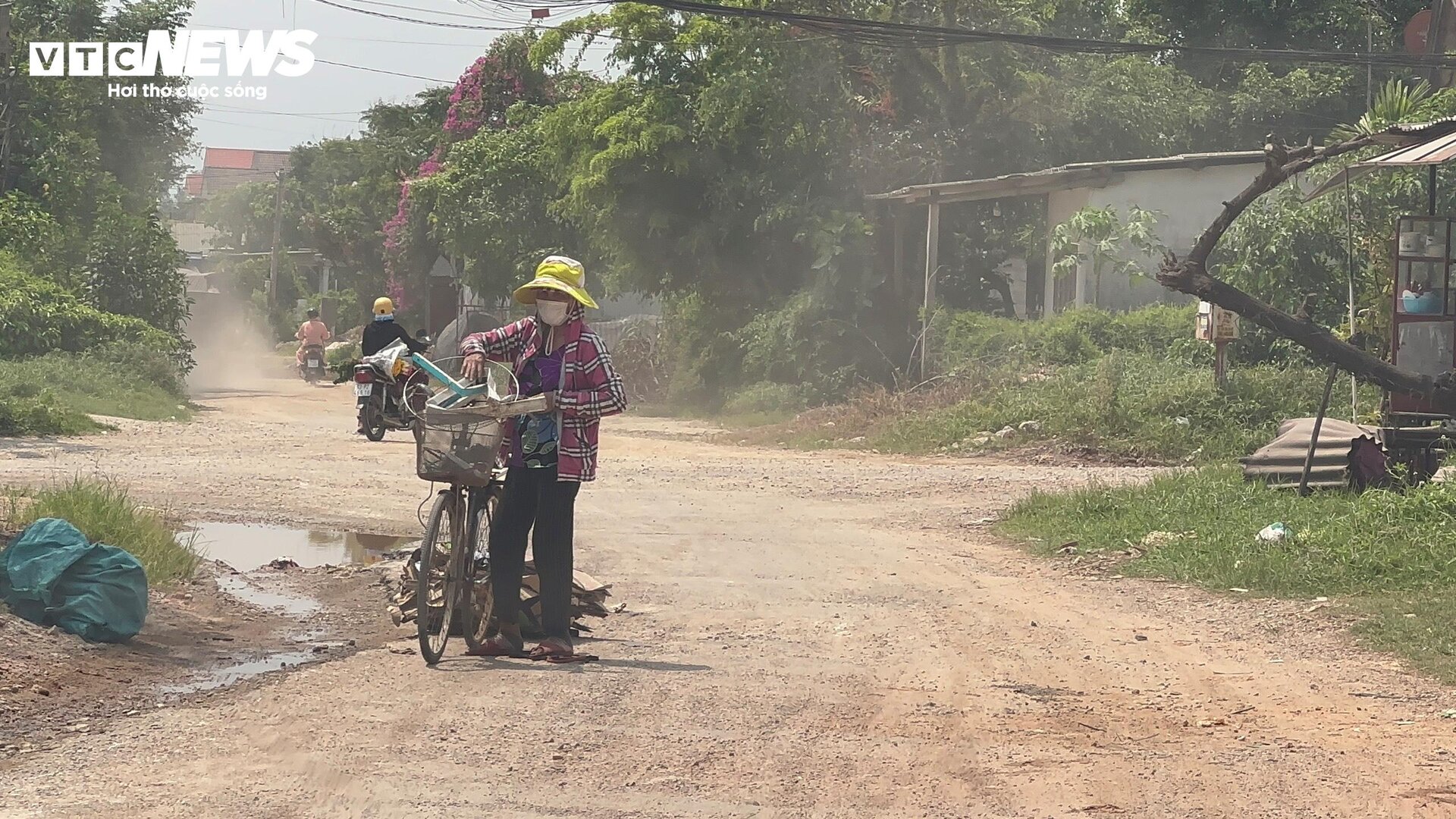 Đầu tư 25 tỷ nâng cấp 1,5 km đường, sau 3 năm vẫn 'dậm chân tại chỗ' - 5