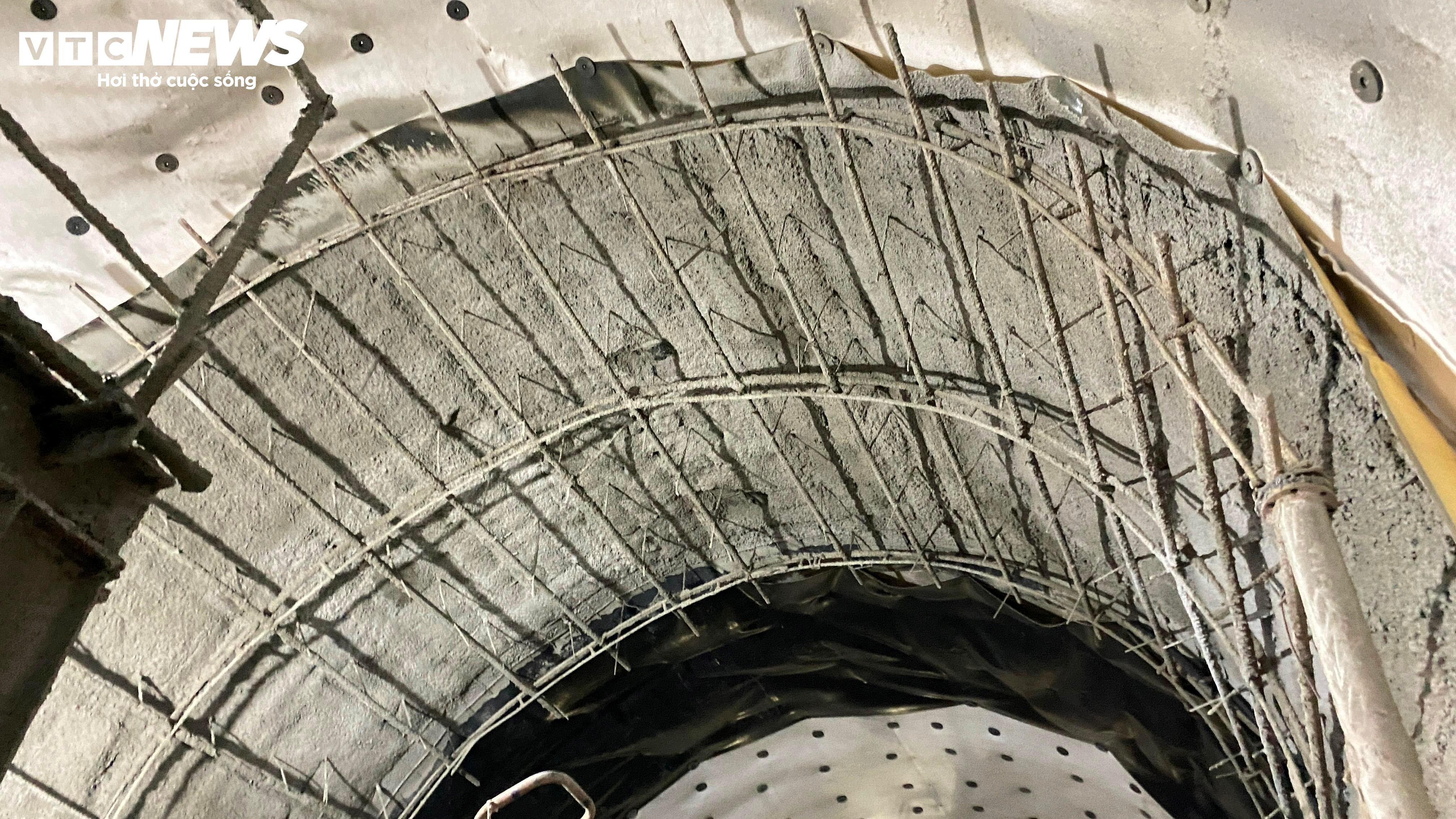 Cận cảnh quá trình khoan đèo thăm dò địa chất để gia cố hầm đường sắt Chí Thạnh - 3