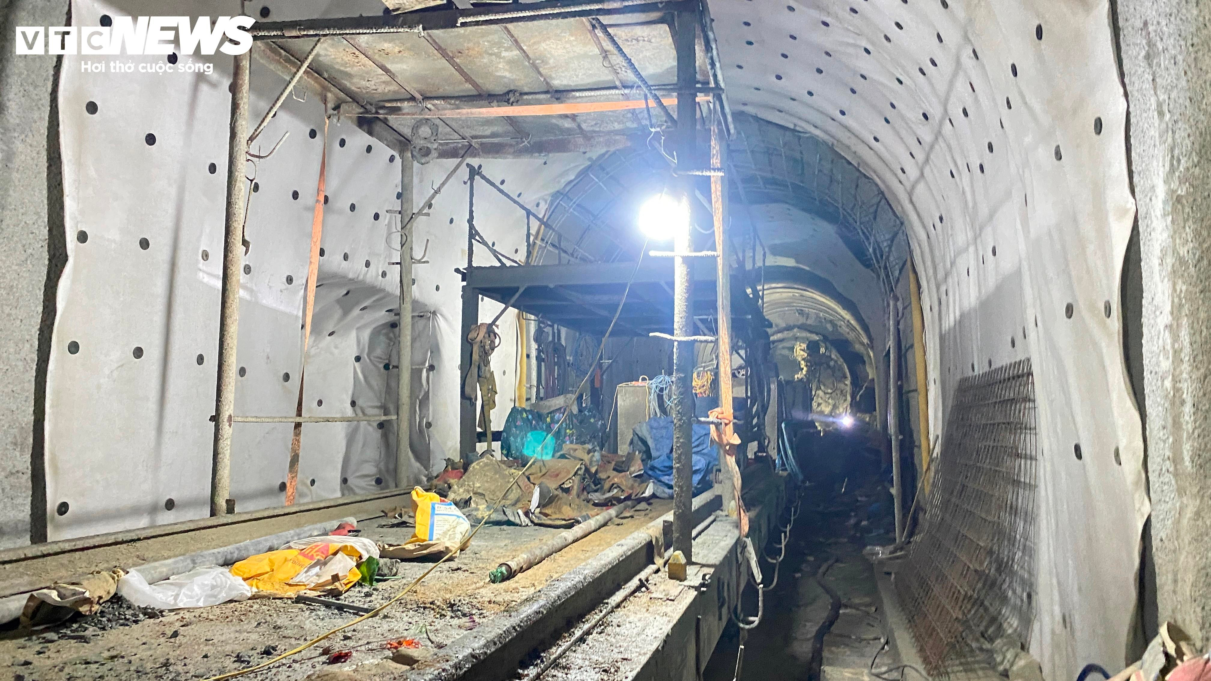 Cận cảnh quá trình khoan đèo thăm dò địa chất để gia cố hầm đường sắt Chí Thạnh - 6