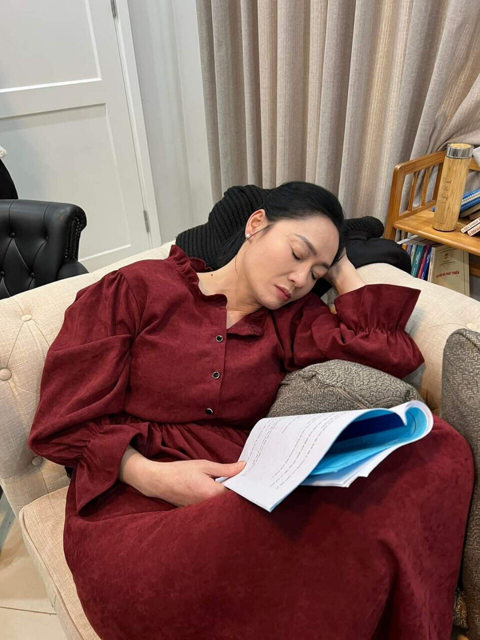 Sao Việt 23/5: Hà Kiều Anh tình tứ bên chồng, Lâm Khánh Chi khoe bạn trai - 9