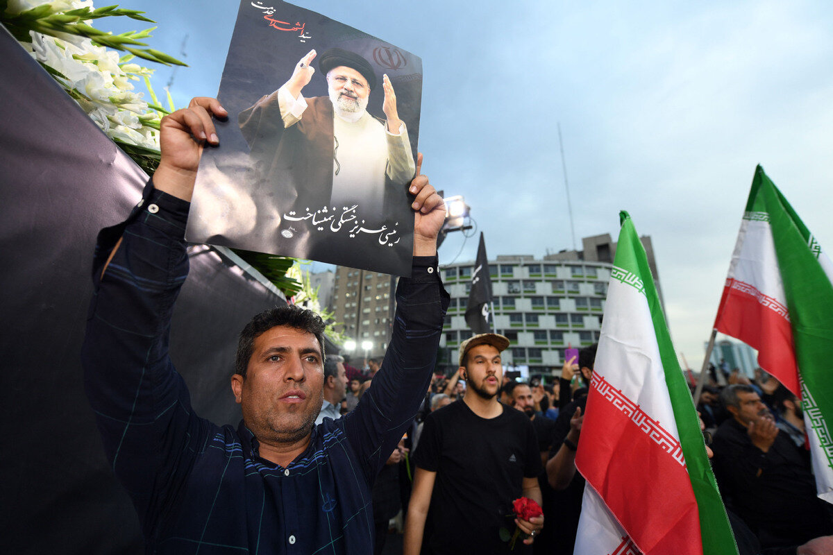 Biển người đưa tiễn Tổng thống Iran Ebrahim Raisi - 9