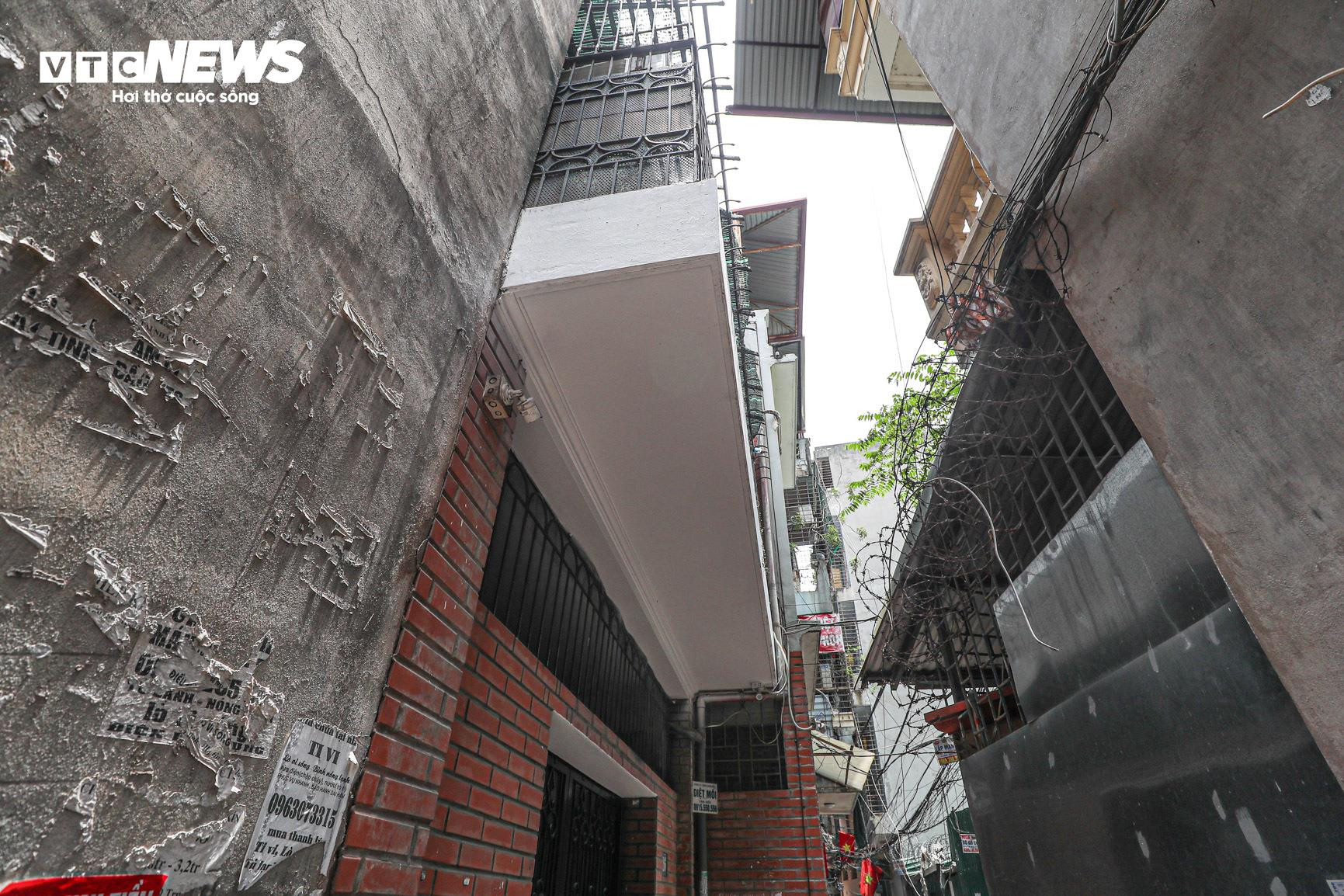 Chuồng cọp, lưới thép bủa vây khắp ngõ nhỏ có nhà trọ cháy ở Trung Kính - 11