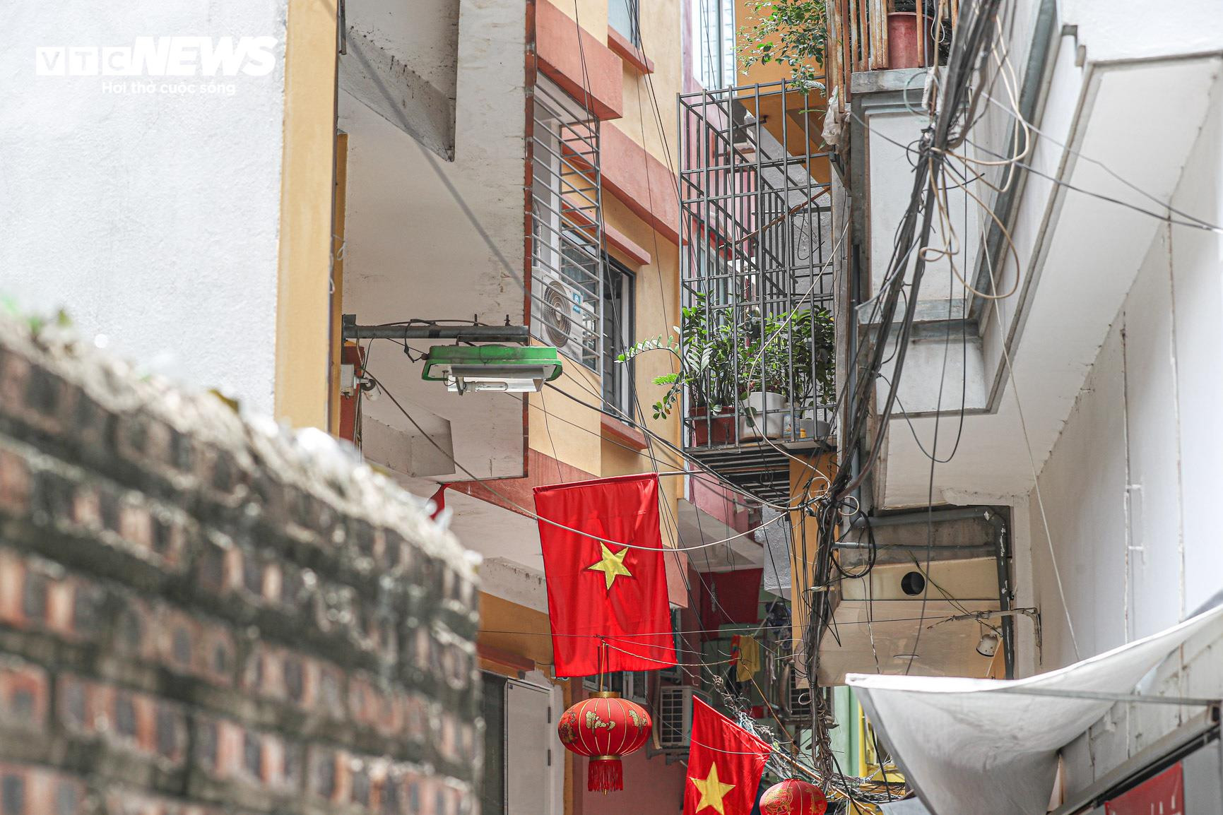 Chuồng cọp, lưới thép bủa vây khắp ngõ nhỏ có nhà trọ cháy ở Trung Kính - 12