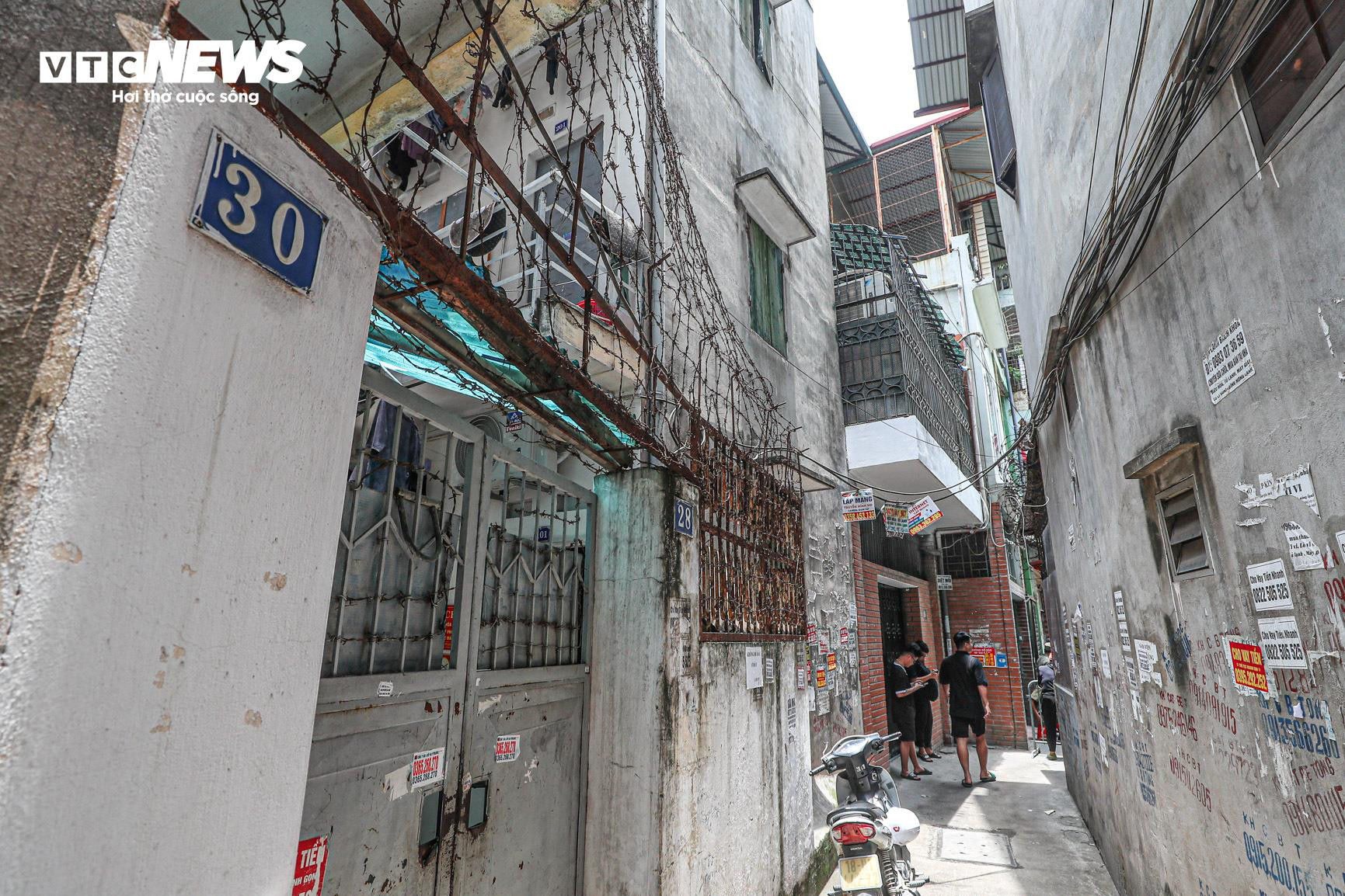 Chuồng cọp, lưới thép bủa vây khắp ngõ nhỏ có nhà trọ cháy ở Trung Kính - 5