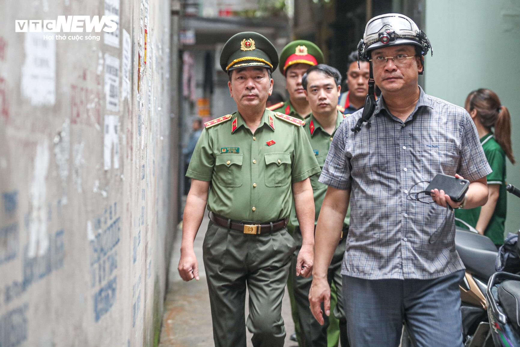 Thượng tướng Trần Quốc Tỏ tới hiện trường vụ cháy nhà trọ 14 người chết ở Hà Nội - 2