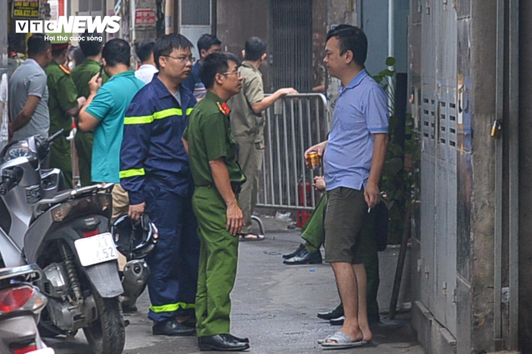 Thượng tướng Trần Quốc Tỏ tới hiện trường vụ cháy nhà trọ 14 người chết ở Hà Nội - 6