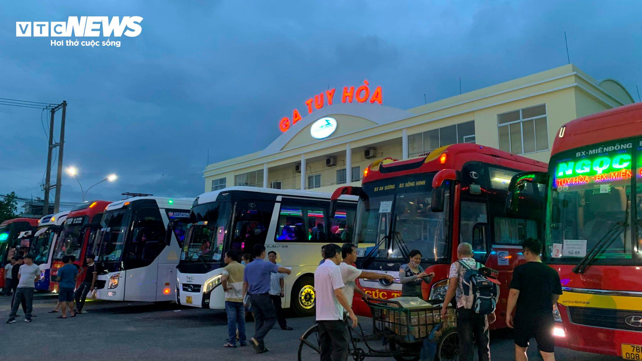 Hầm đường sắt Chí Thạnh tiếp tục sạt lở - 10