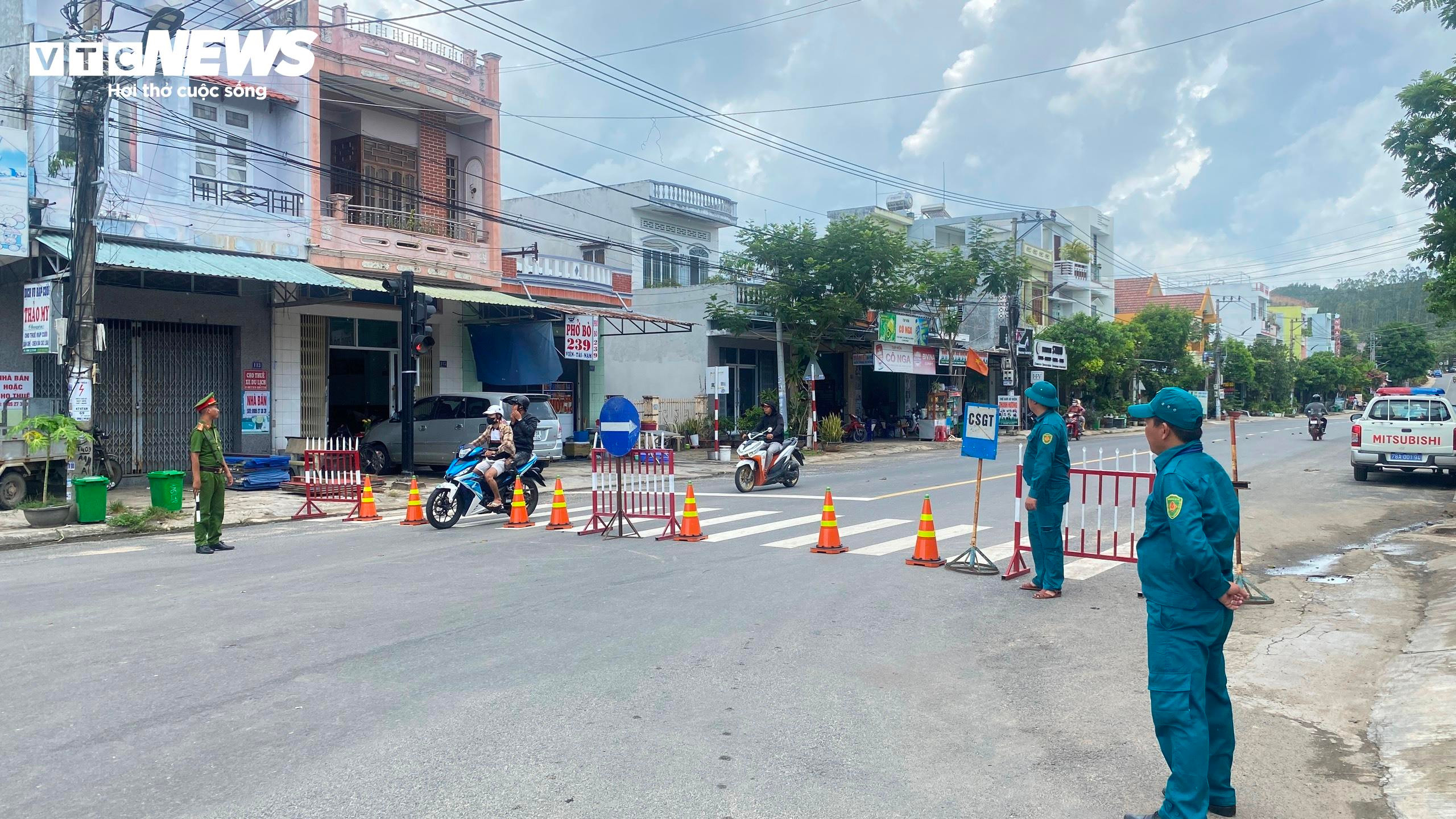 Hầm đường sắt Chí Thạnh tiếp tục sạt lở - 9