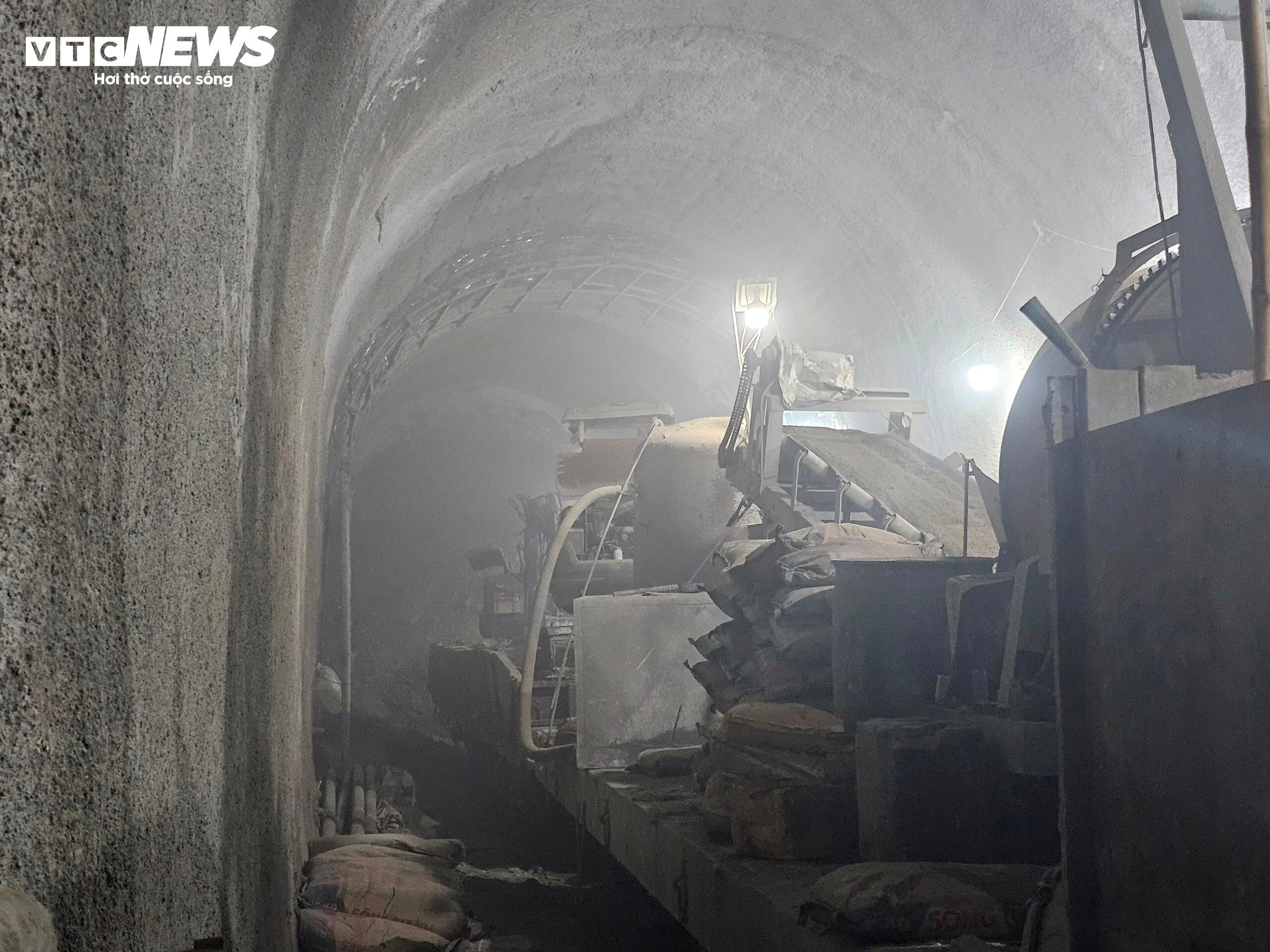 Hầm đường sắt Chí Thạnh tiếp tục sạt lở - 2