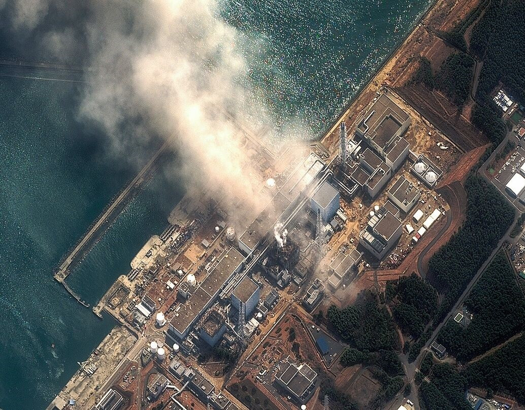 Nhà máy điện hạt nhân Fukushima Dai-Ichi sau trận động đất lớn và sóng thần vào tháng 3/2011. (Ảnh: Bloomberg)