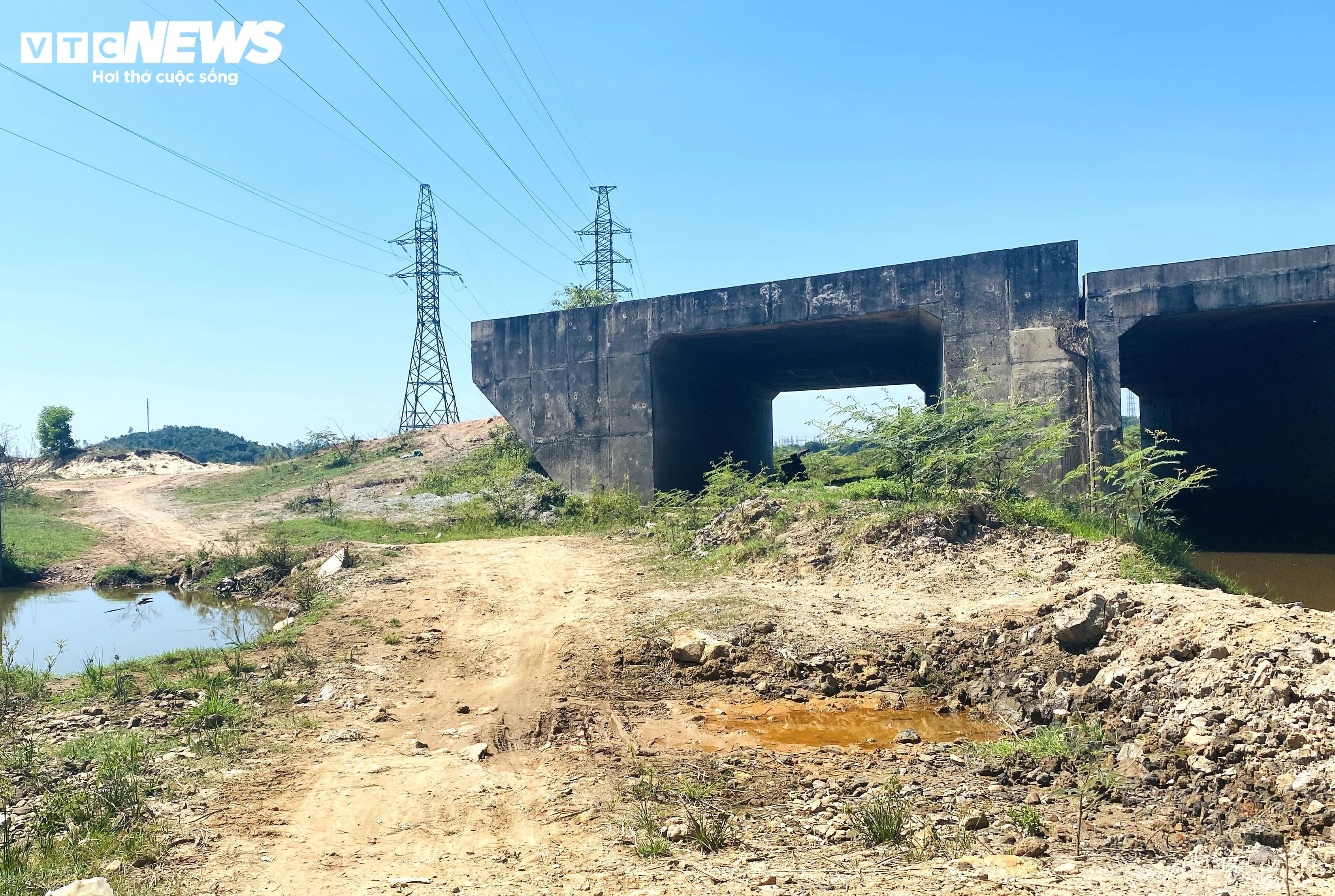 Cao tốc vận hành 6 năm, nút giao Dung Quất - Trì Bình vẫn 'giậm chân tại chỗ' - 9