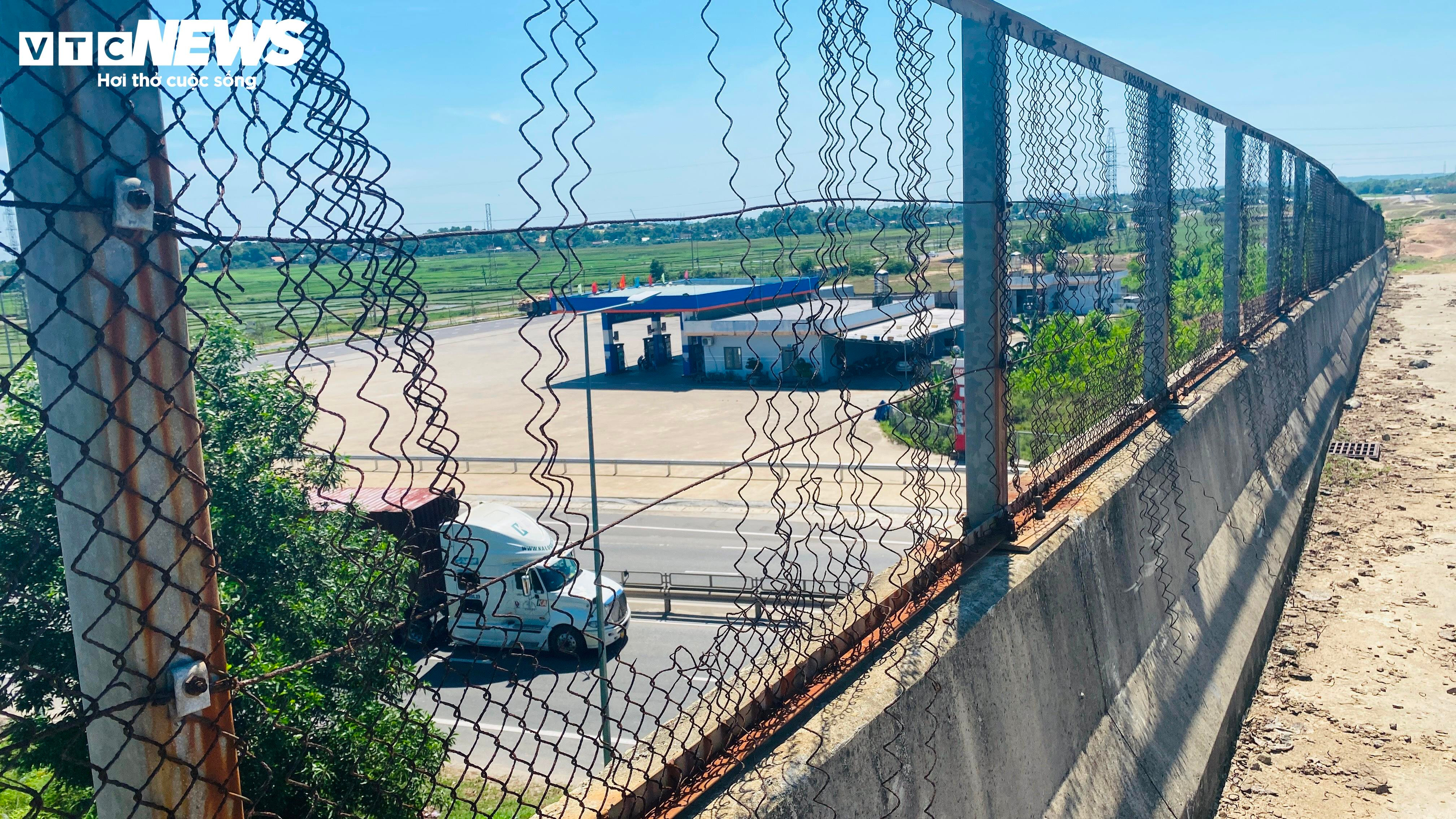 Cao tốc vận hành 6 năm, nút giao Dung Quất - Trì Bình vẫn 'giậm chân tại chỗ' - 7