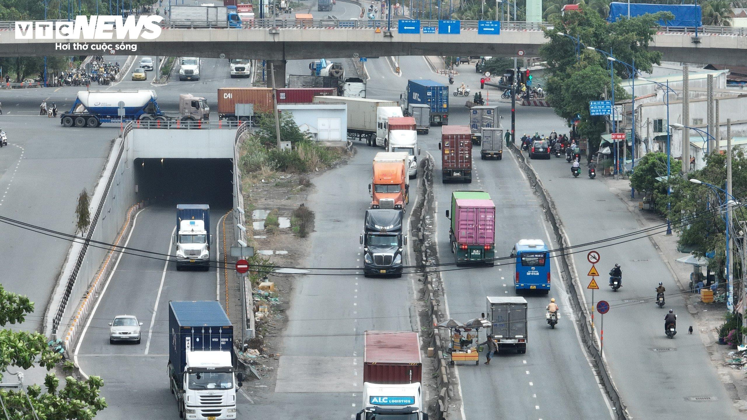 Cận cảnh 3 con đường tại TP.HCM được đề xuất mở rộng, xây mới lên 12 làn xe - 4