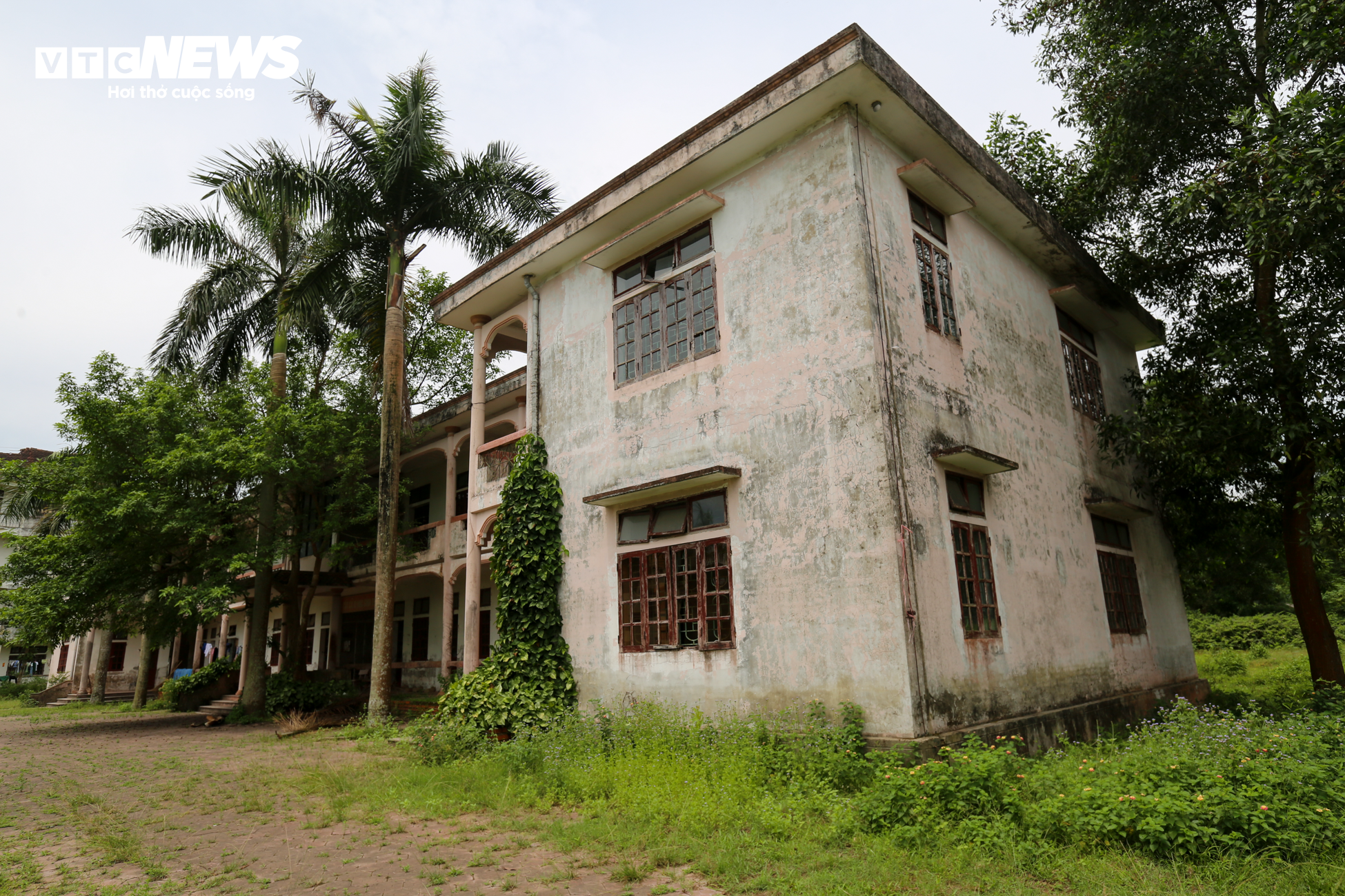 Trường trung cấp gần 20 tỷ đồng nằm ‘phơi sương’ ở Hà Tĩnh - 19