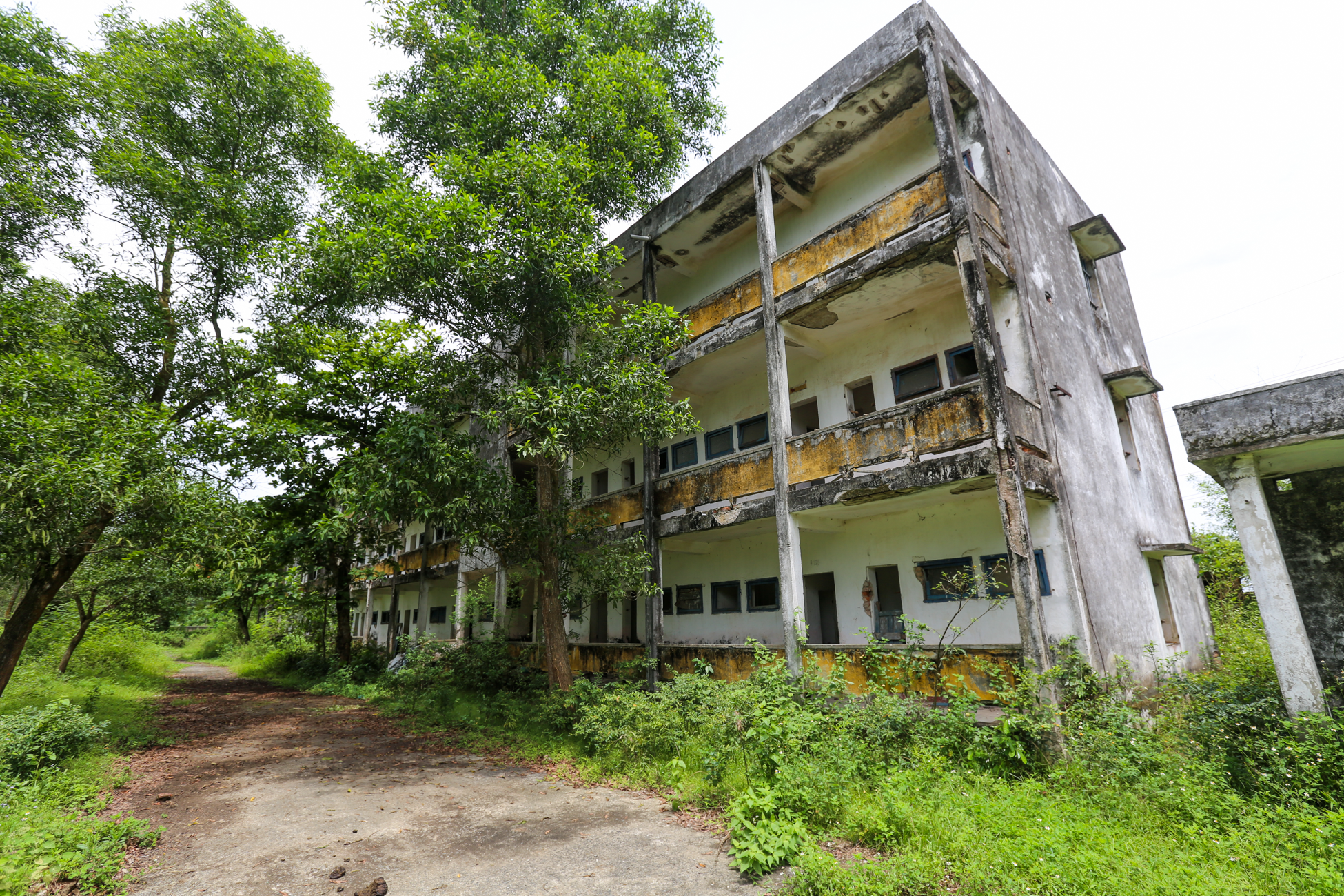 Trường trung cấp gần 20 tỷ đồng nằm ‘phơi sương’ ở Hà Tĩnh - 8