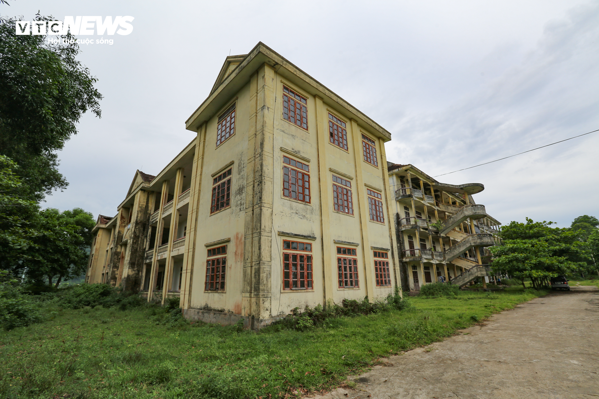 Trường trung cấp gần 20 tỷ đồng nằm ‘phơi sương’ ở Hà Tĩnh - 5