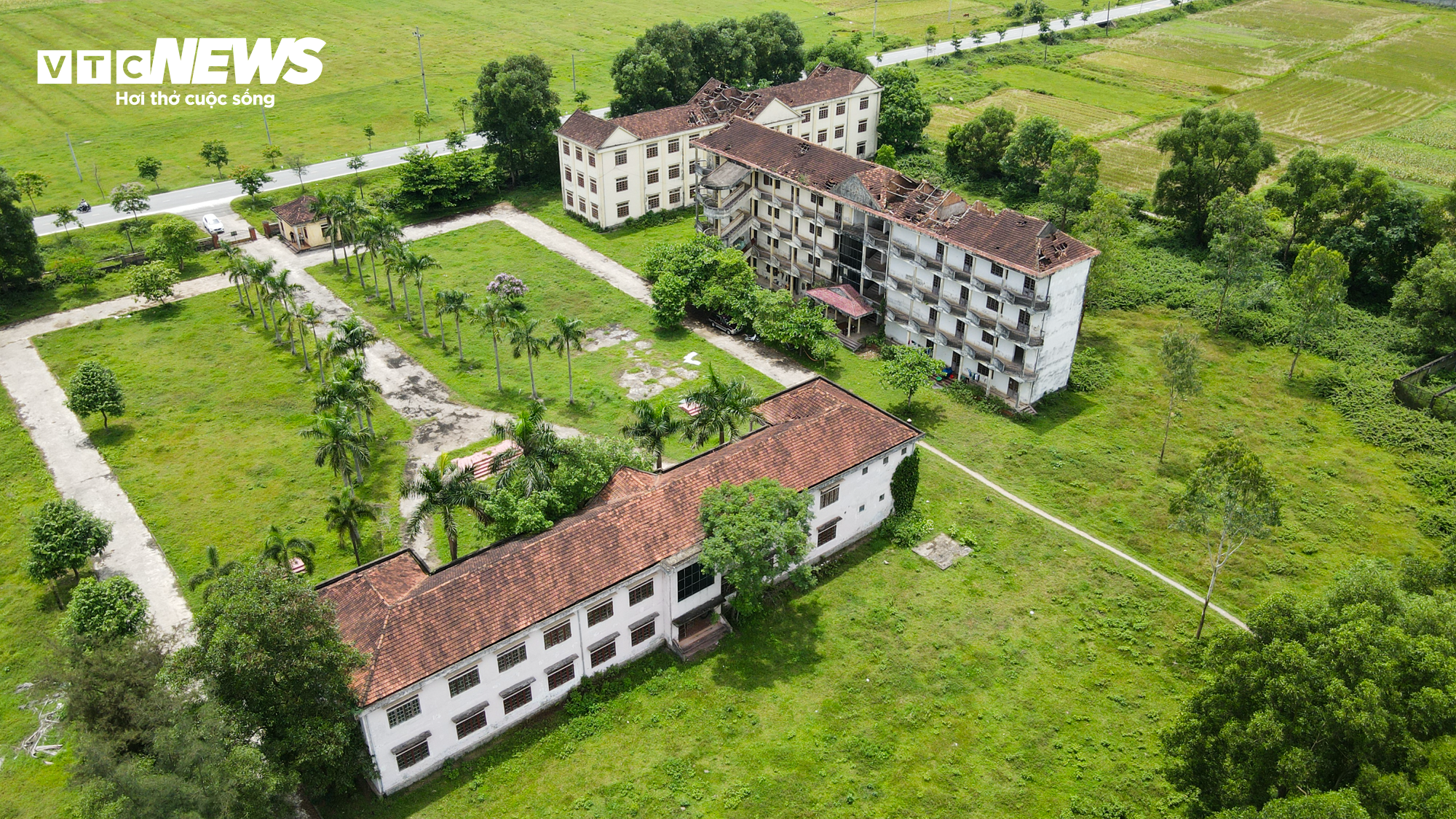 Trường trung cấp gần 20 tỷ đồng nằm ‘phơi sương’ ở Hà Tĩnh - 18