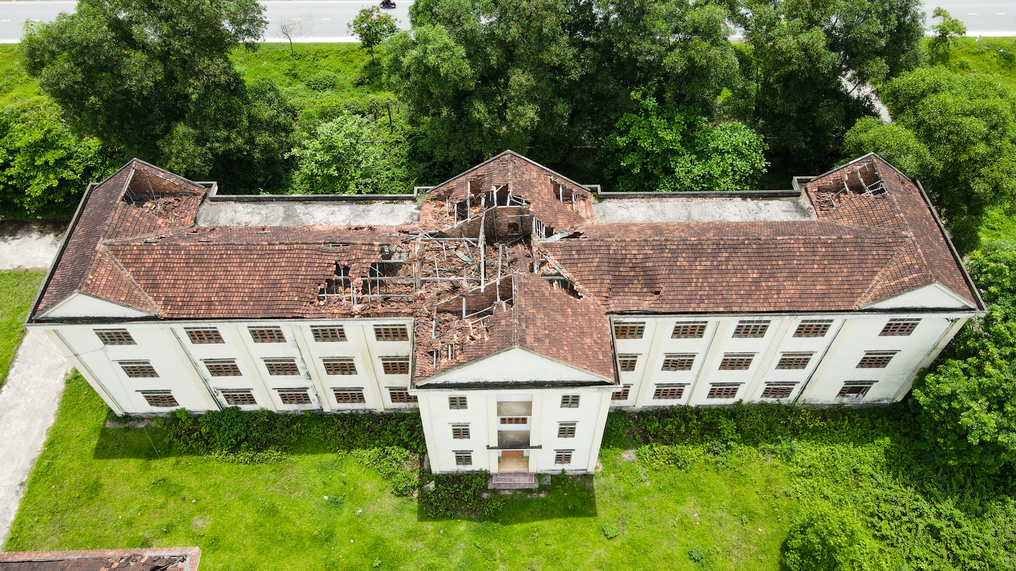 Trường trung cấp gần 20 tỷ đồng nằm ‘phơi sương’ ở Hà Tĩnh - 10