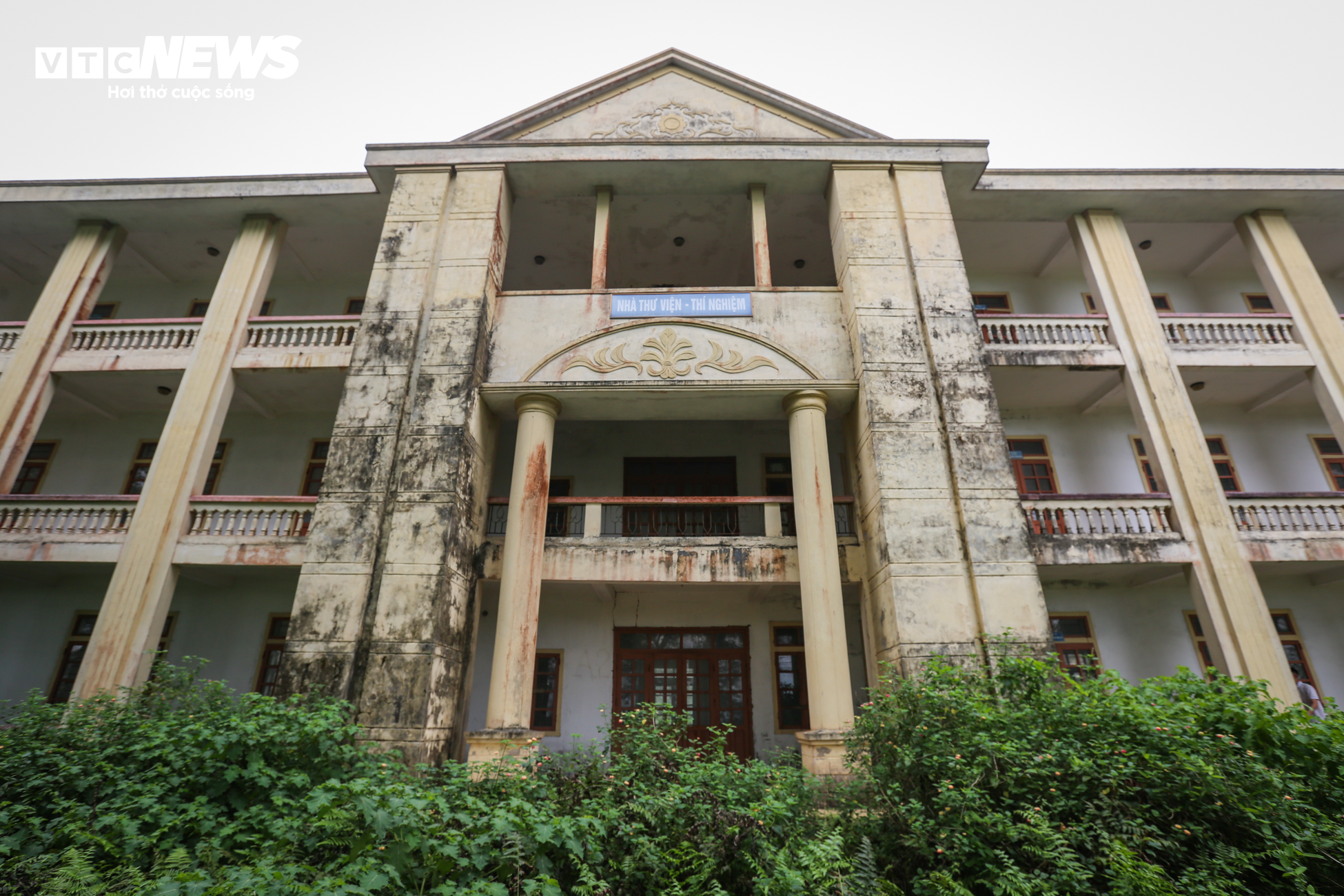 Trường trung cấp gần 20 tỷ đồng nằm ‘phơi sương’ ở Hà Tĩnh - 17