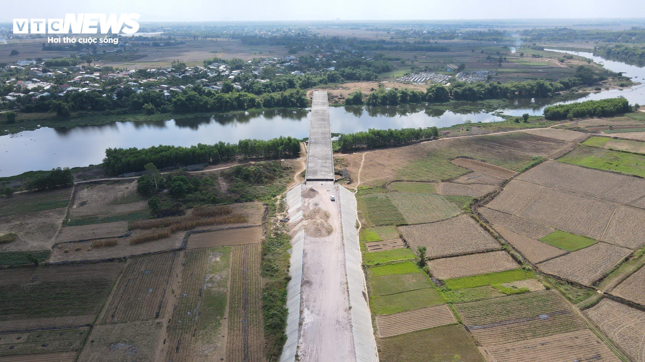 Cầu trăm tỷ đồng ở Quảng Nam 'đắp chiếu' cả năm trời để chờ đường dẫn - 4