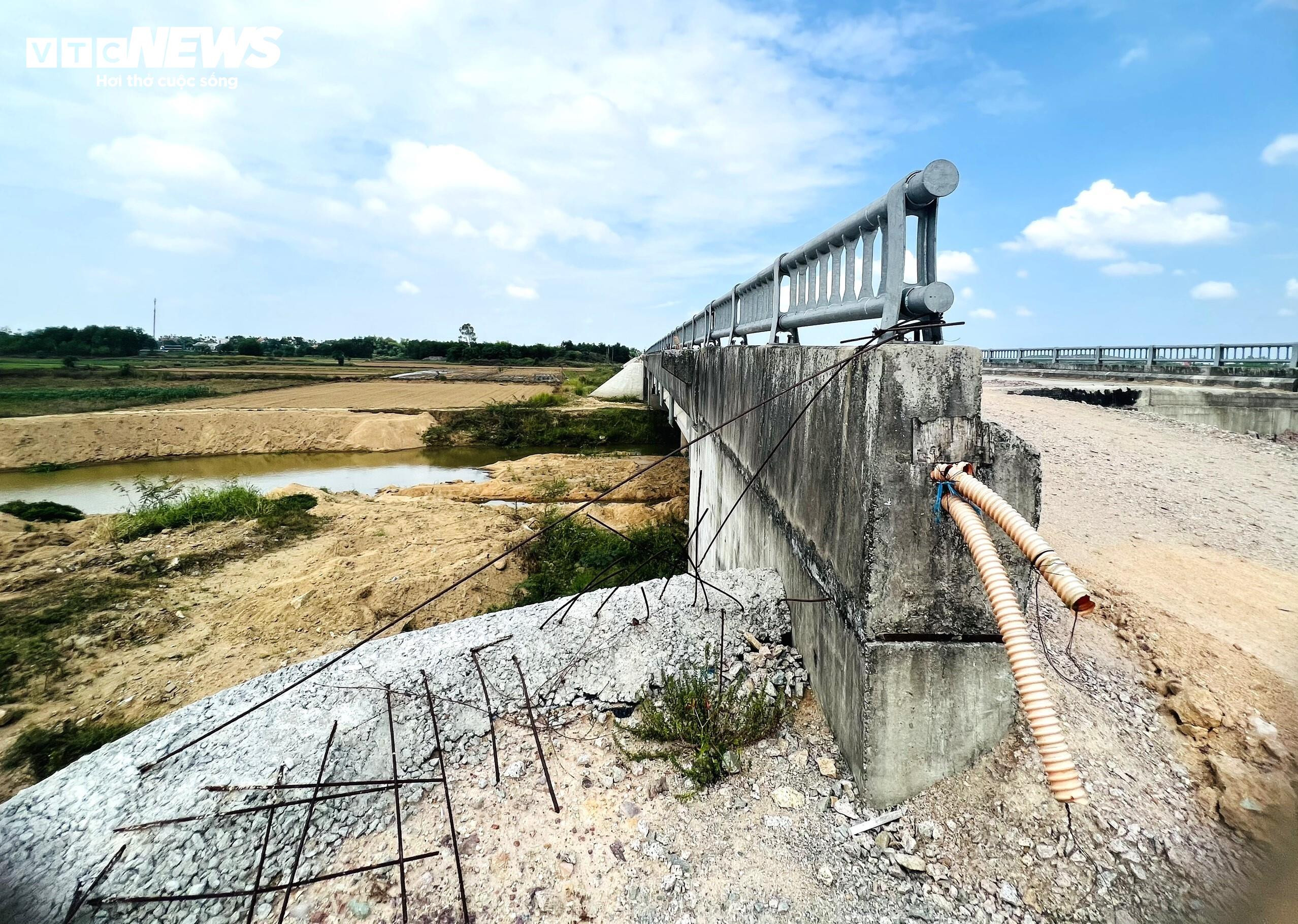Cầu trăm tỷ đồng ở Quảng Nam 'đắp chiếu' cả năm trời để chờ đường dẫn - 3