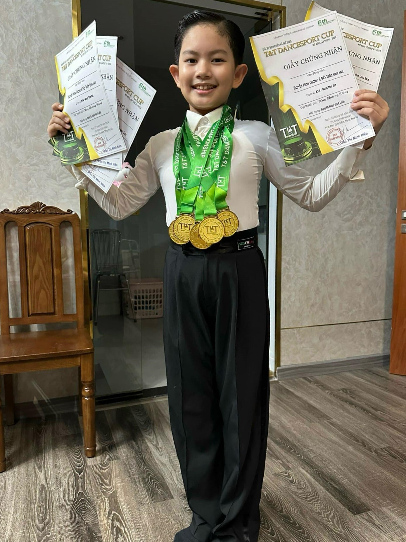 Sao Việt 3/6: Lệ Quyên nhắc chuyện chia tay, Bằng Kiều tình tứ với bạn gái - 7