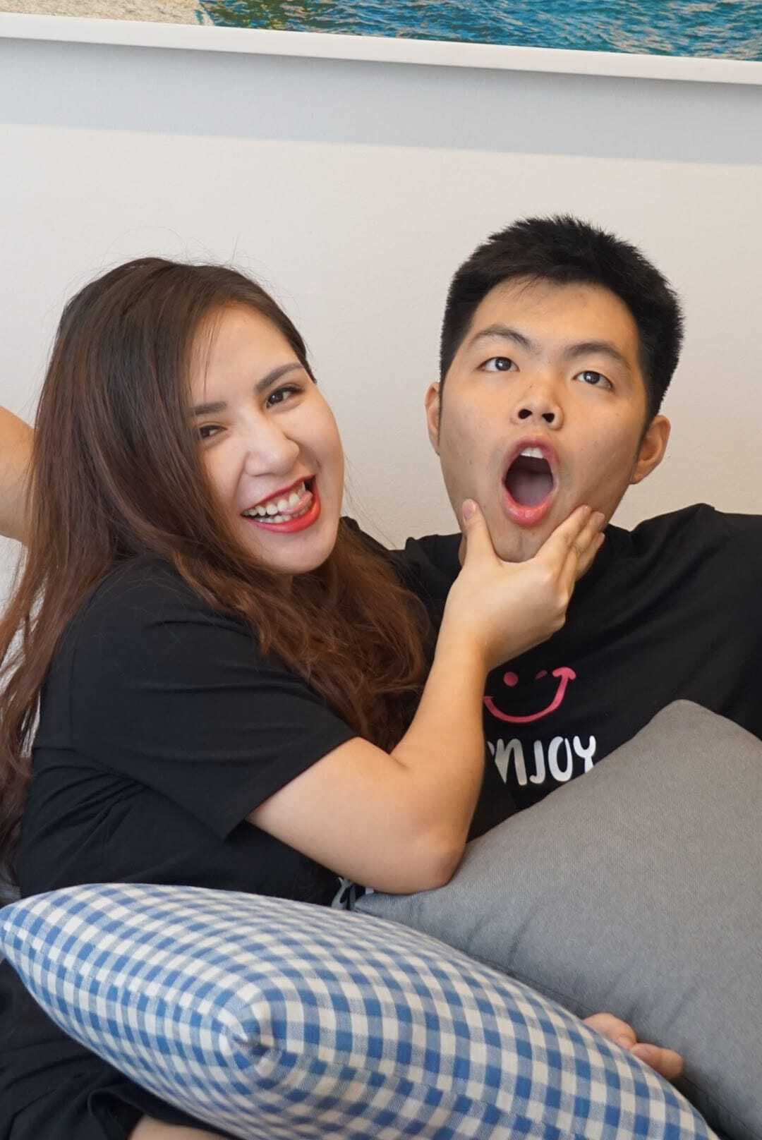 Người đàn ông TP.HCM gây sốt mạng nhờ 'flex' vợ quá dễ thương - 4