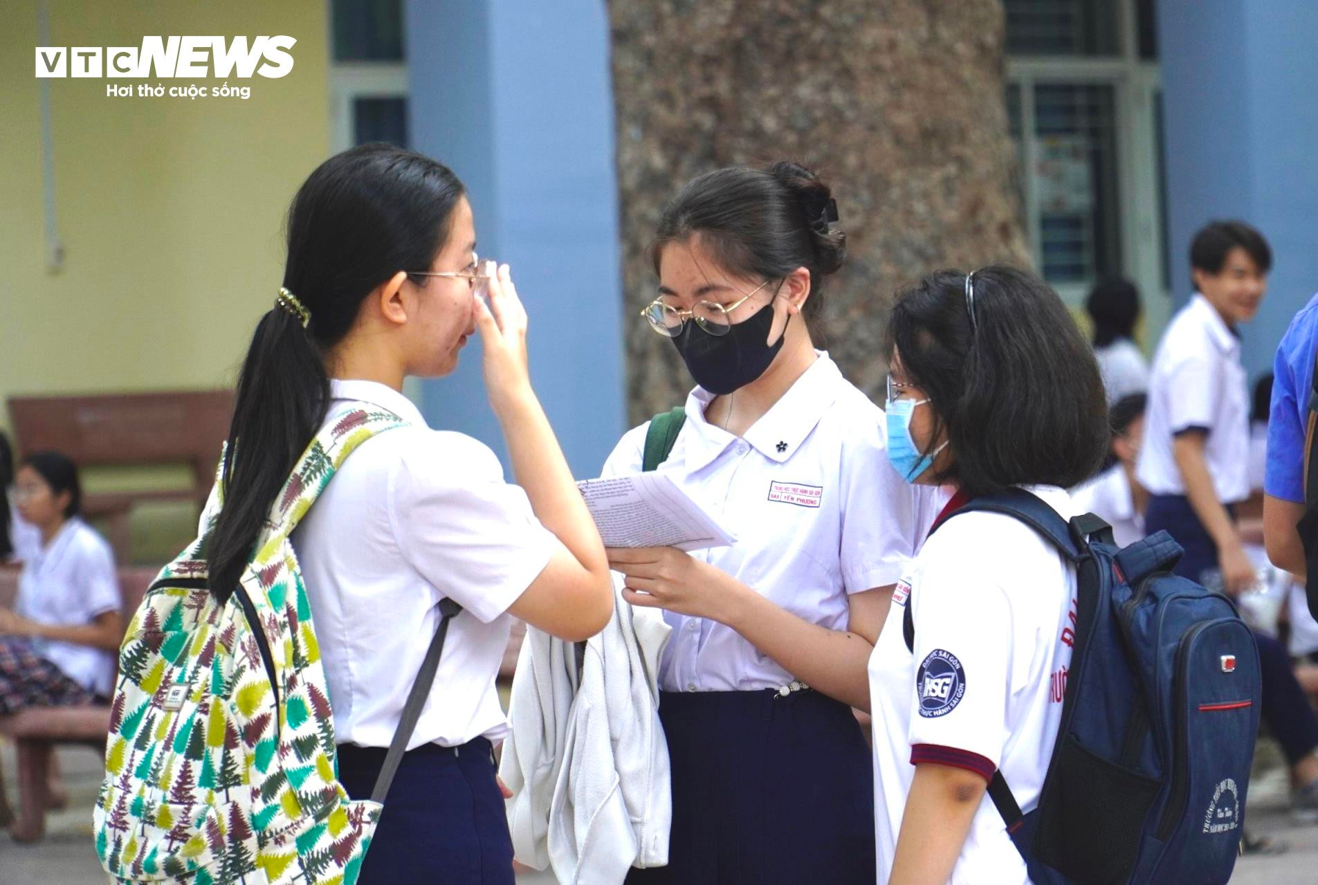 Gần 100.000 thí sinh TP.HCM thi môn đầu tiên vào lớp 10 - 10